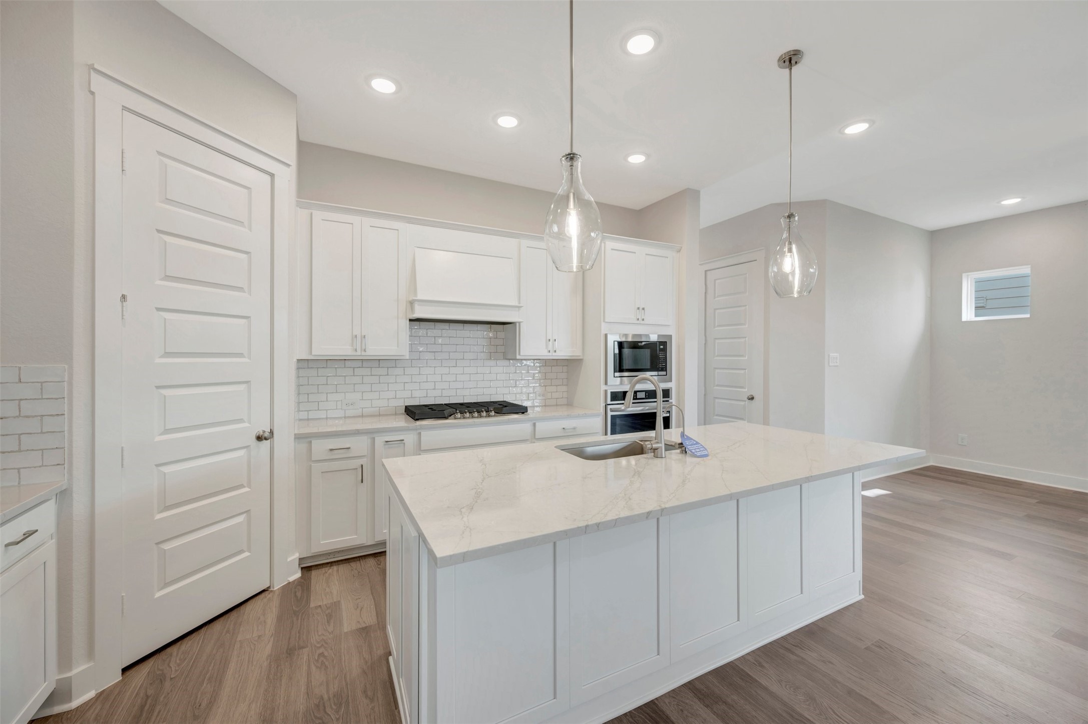 16734 Vibrant Avenue Property Photo 24