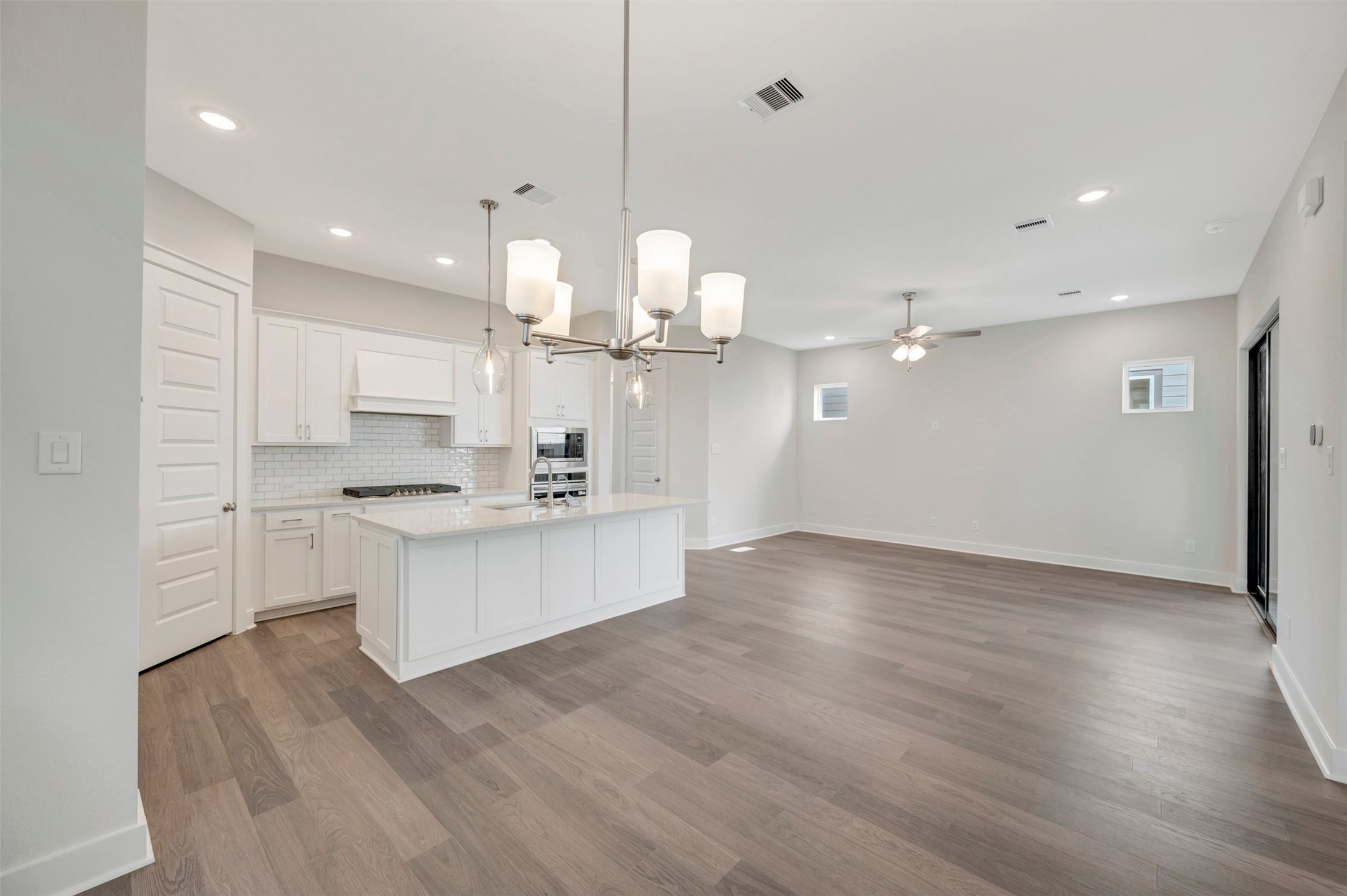 16734 Vibrant Avenue Property Photo 28