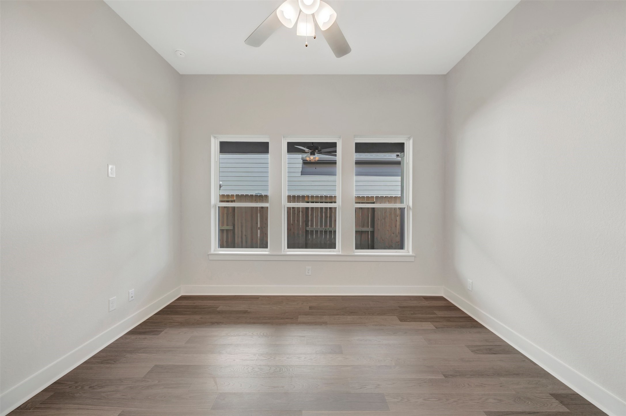 16734 Vibrant Avenue Property Photo 32