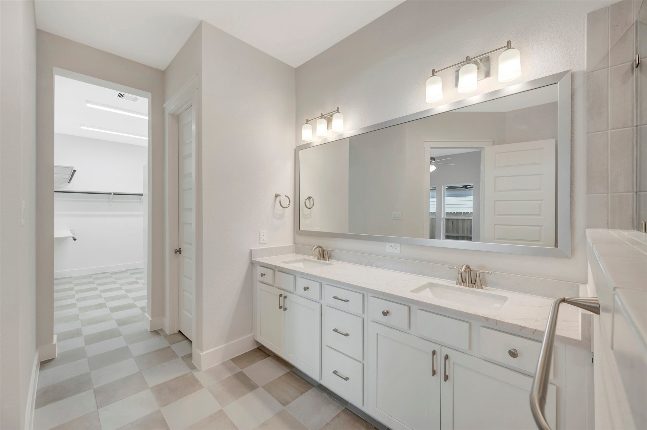 16734 Vibrant Avenue Property Photo 38