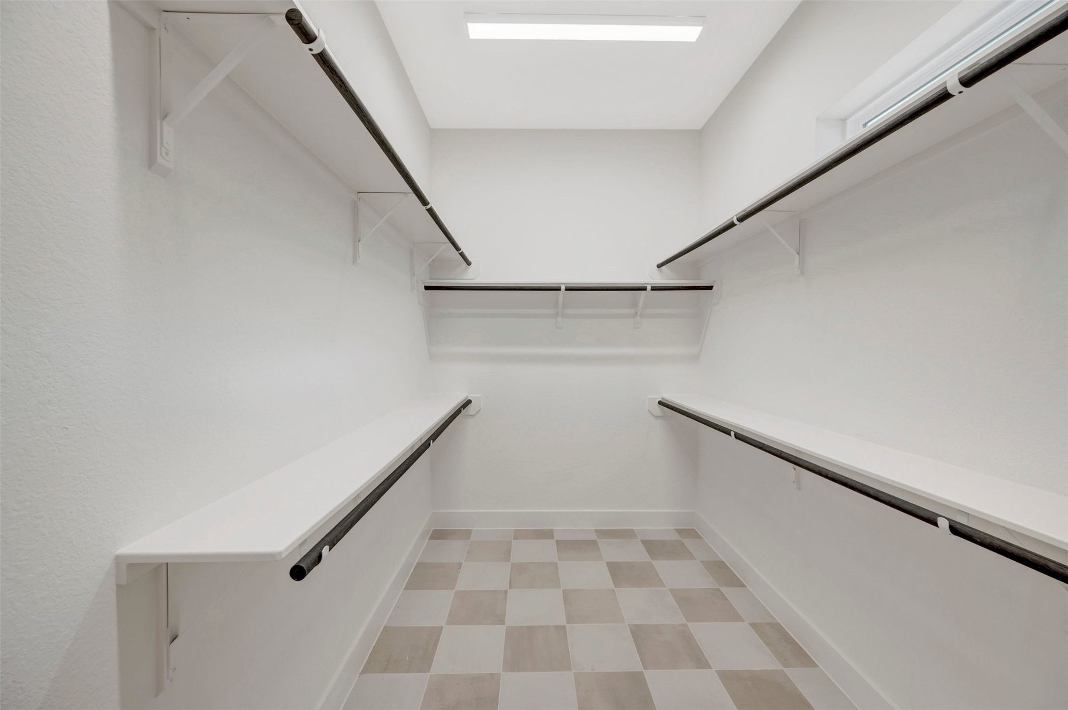 16734 Vibrant Avenue Property Photo 39