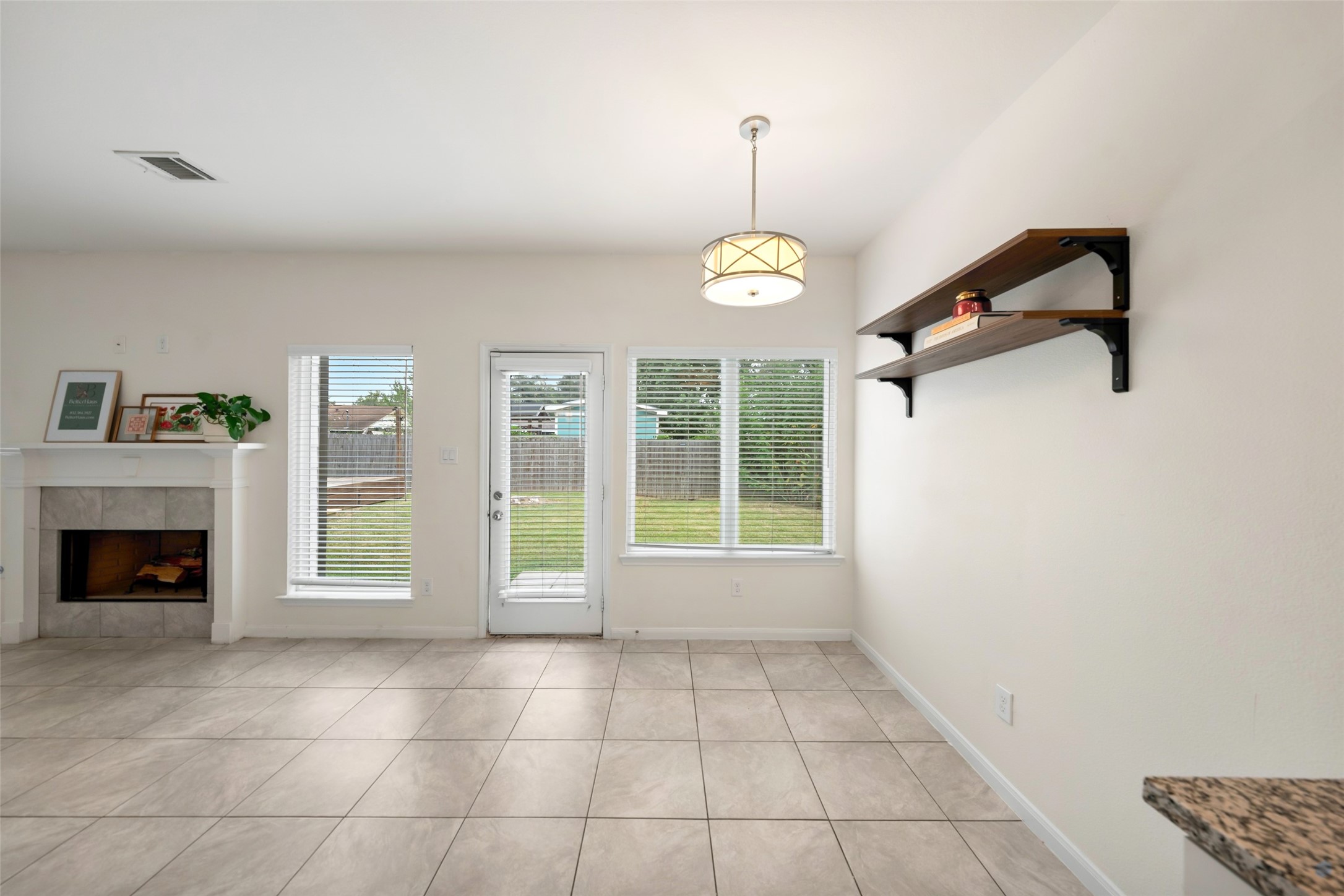 5207 Perry Street Property Photo 6