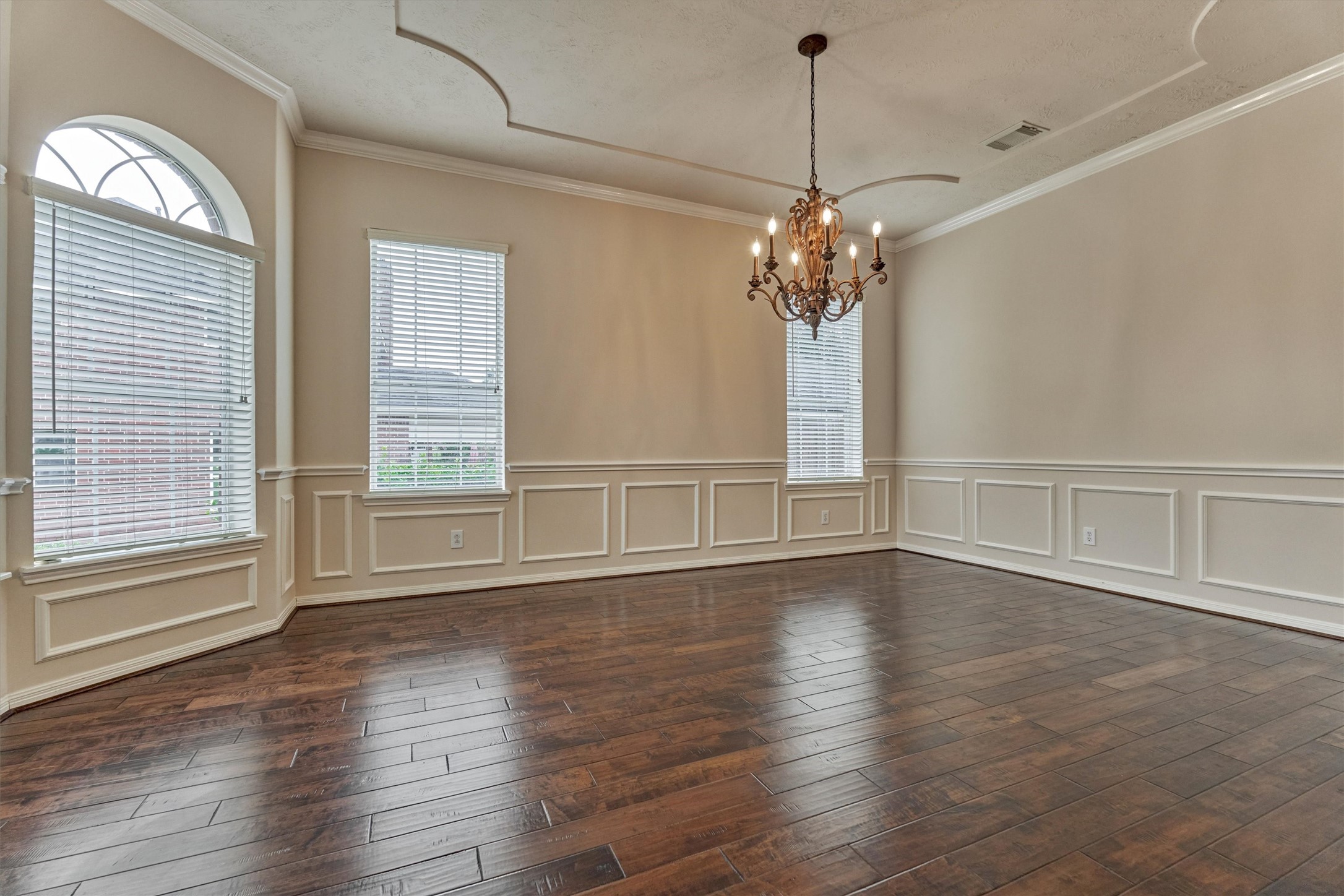 6615 Haughton Drive Property Photo 8