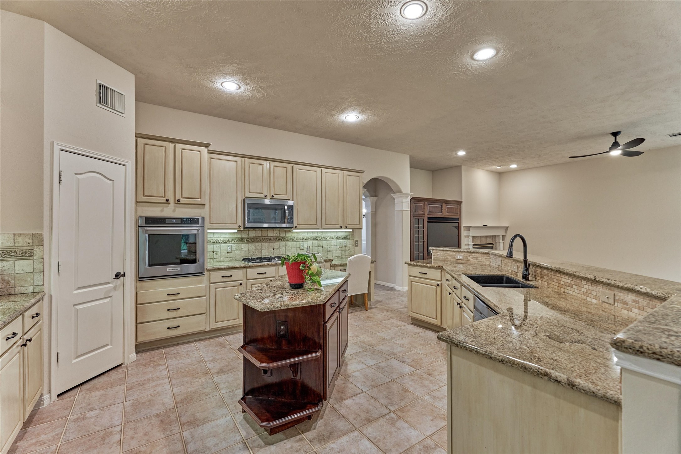 6615 Haughton Drive Property Photo 26