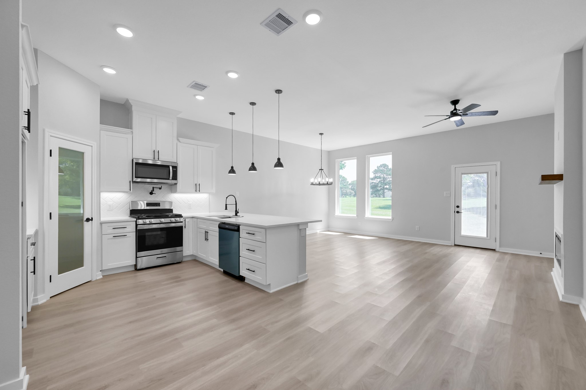 14833 Spica Court Property Photo 28