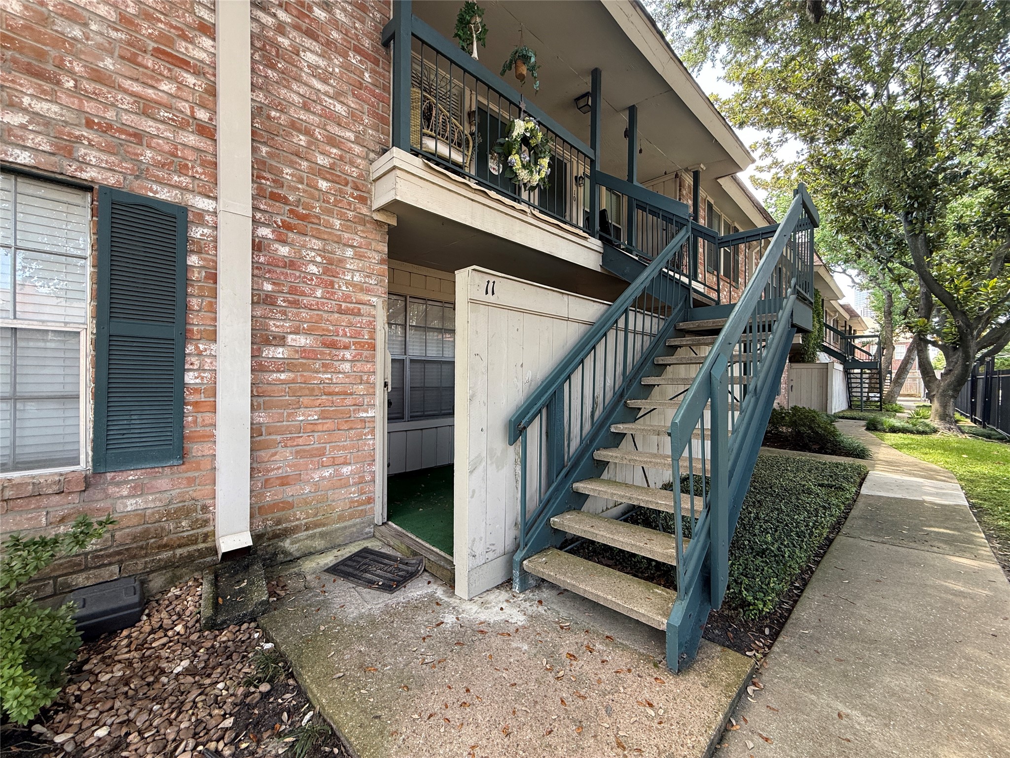 845 Augusta Drive 11 Property Photo 2