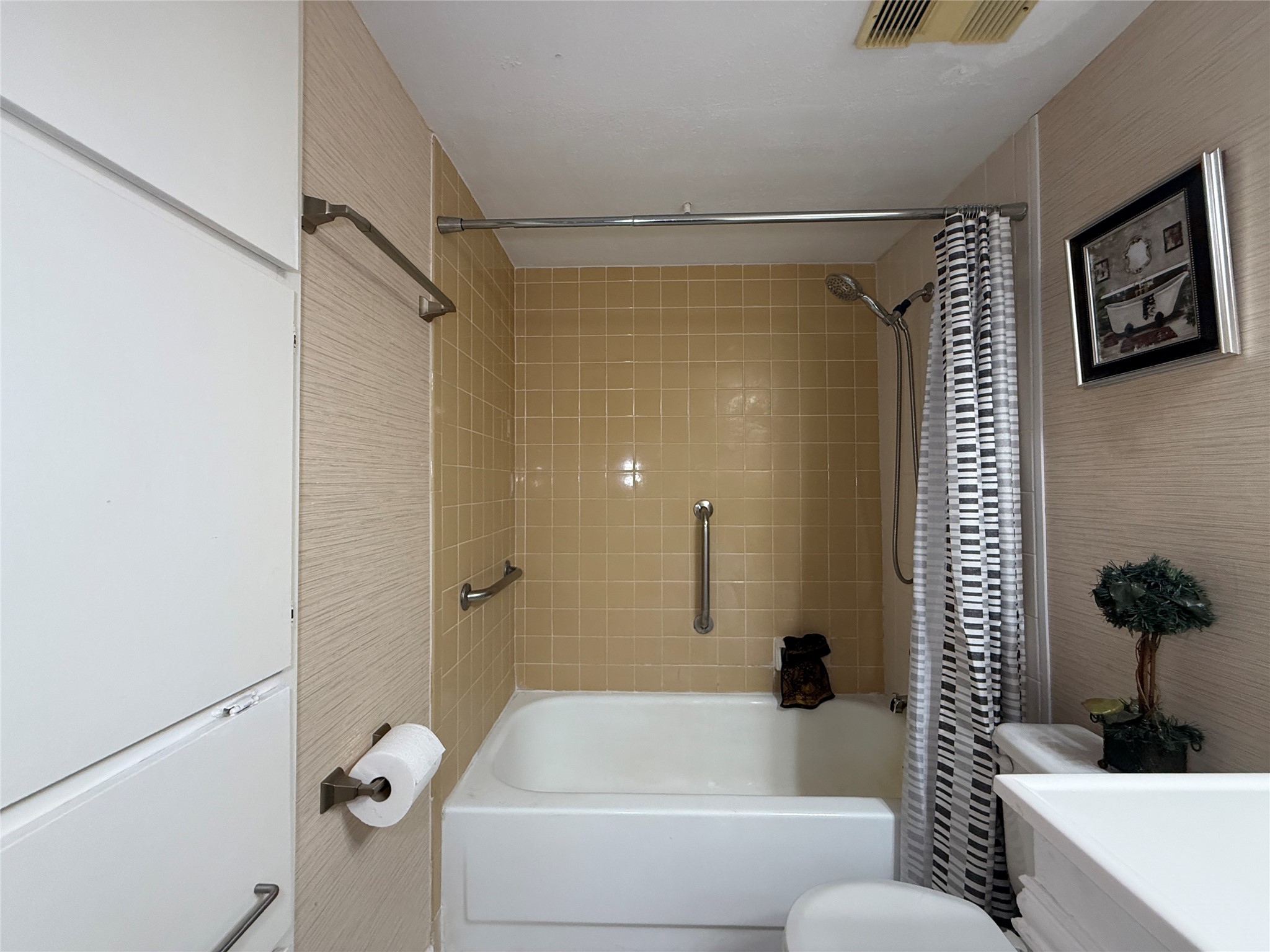 845 Augusta Drive 11 Property Photo 15