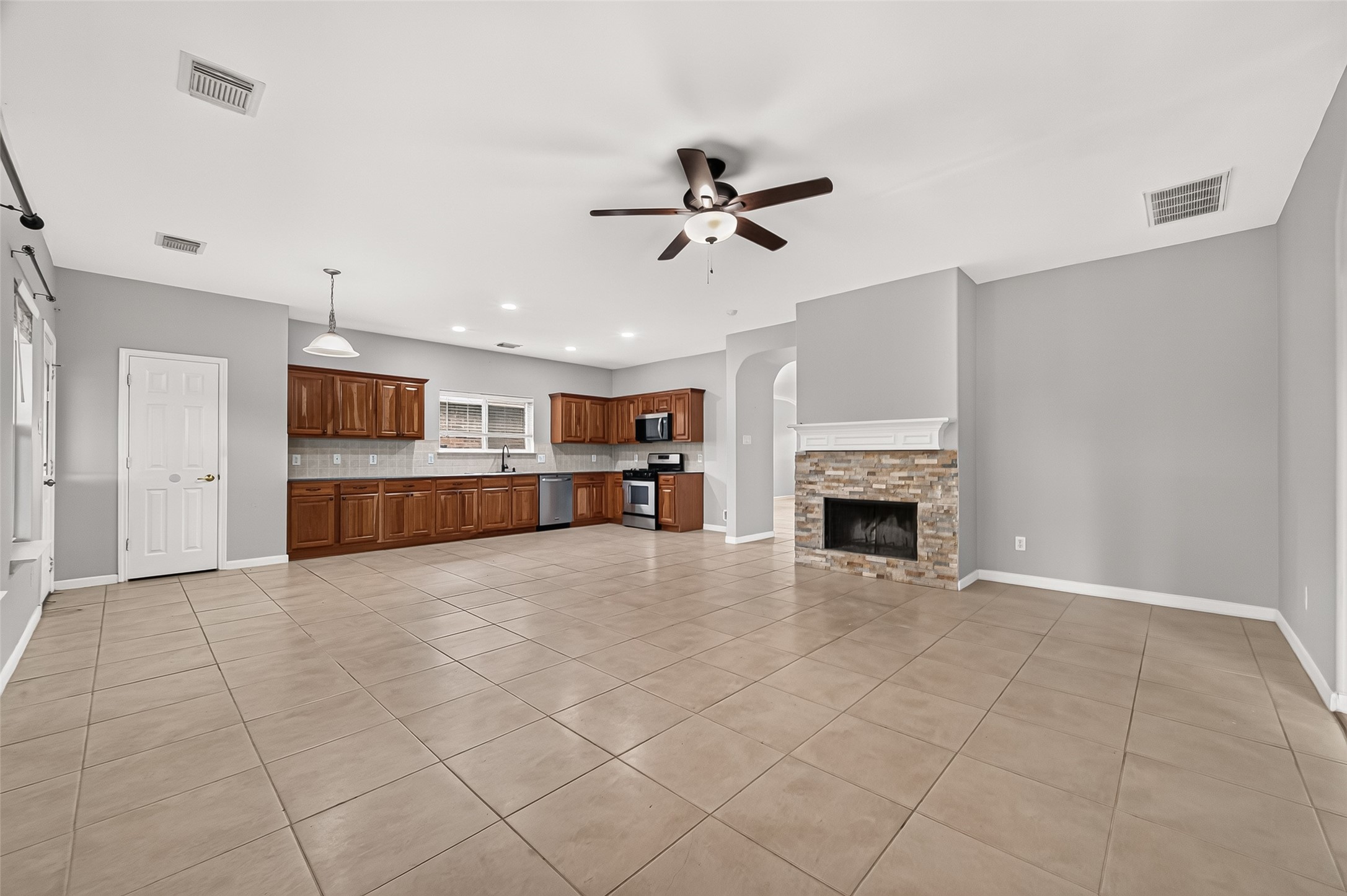 3223 Legends Creek Drive Property Photo 8