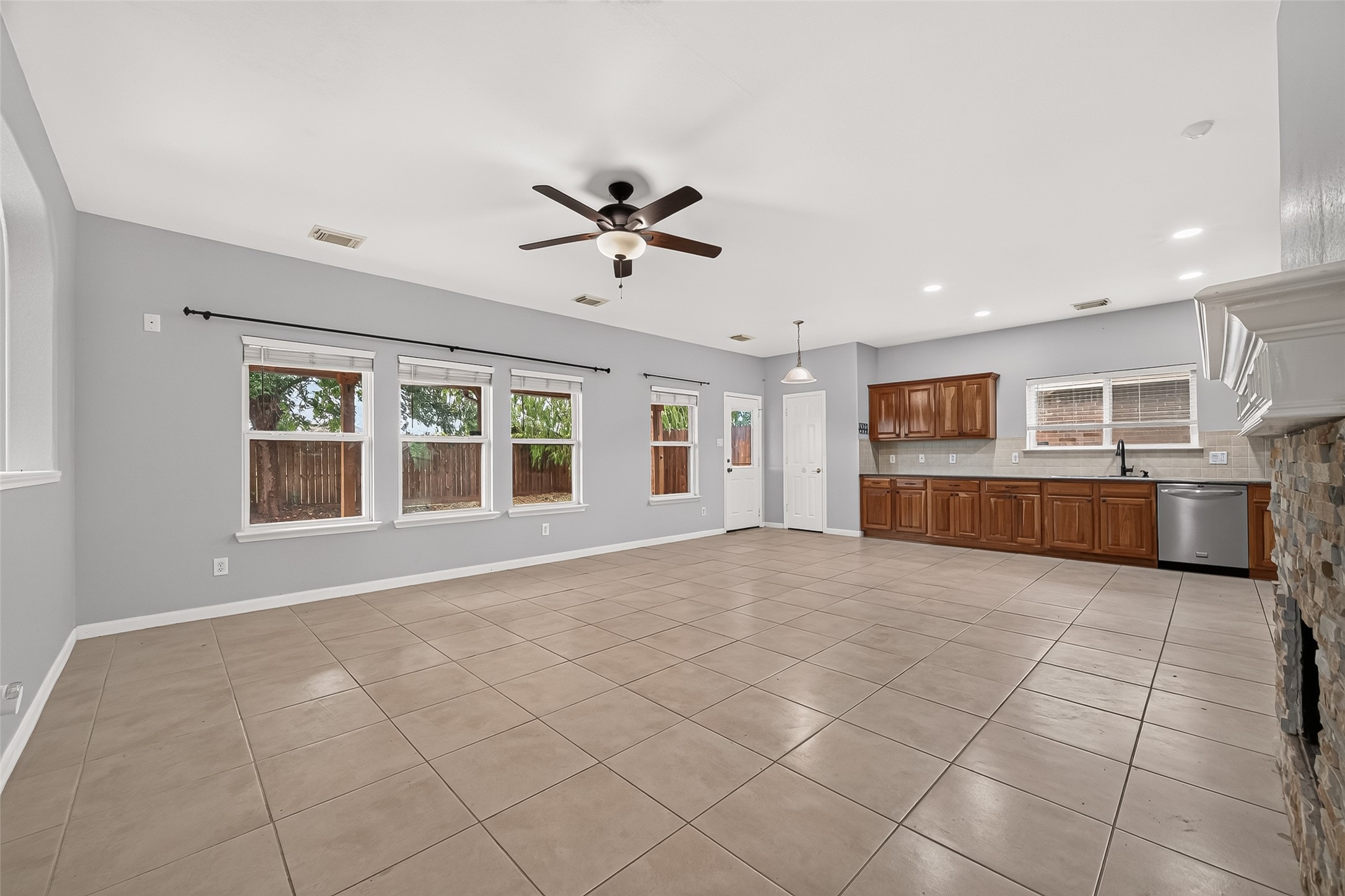 3223 Legends Creek Drive Property Photo 9