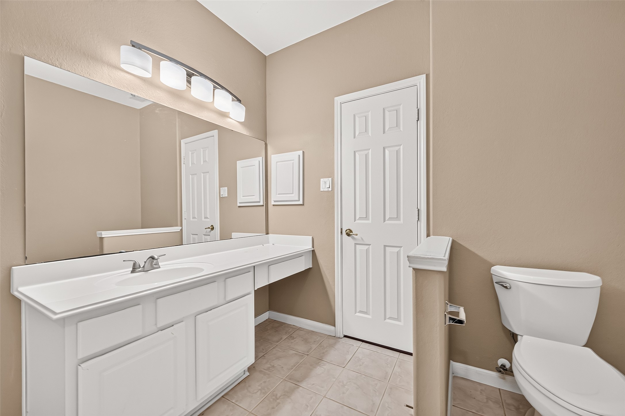 3223 Legends Creek Drive Property Photo 14