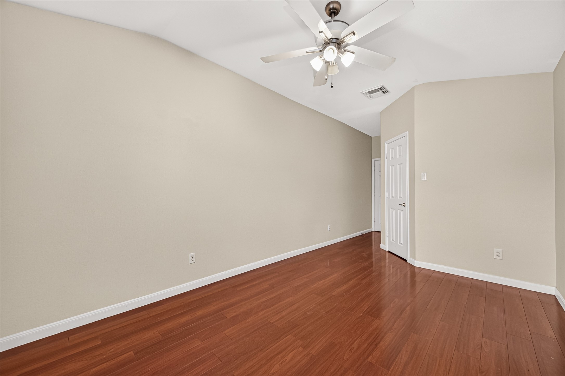 3223 Legends Creek Drive Property Photo 16