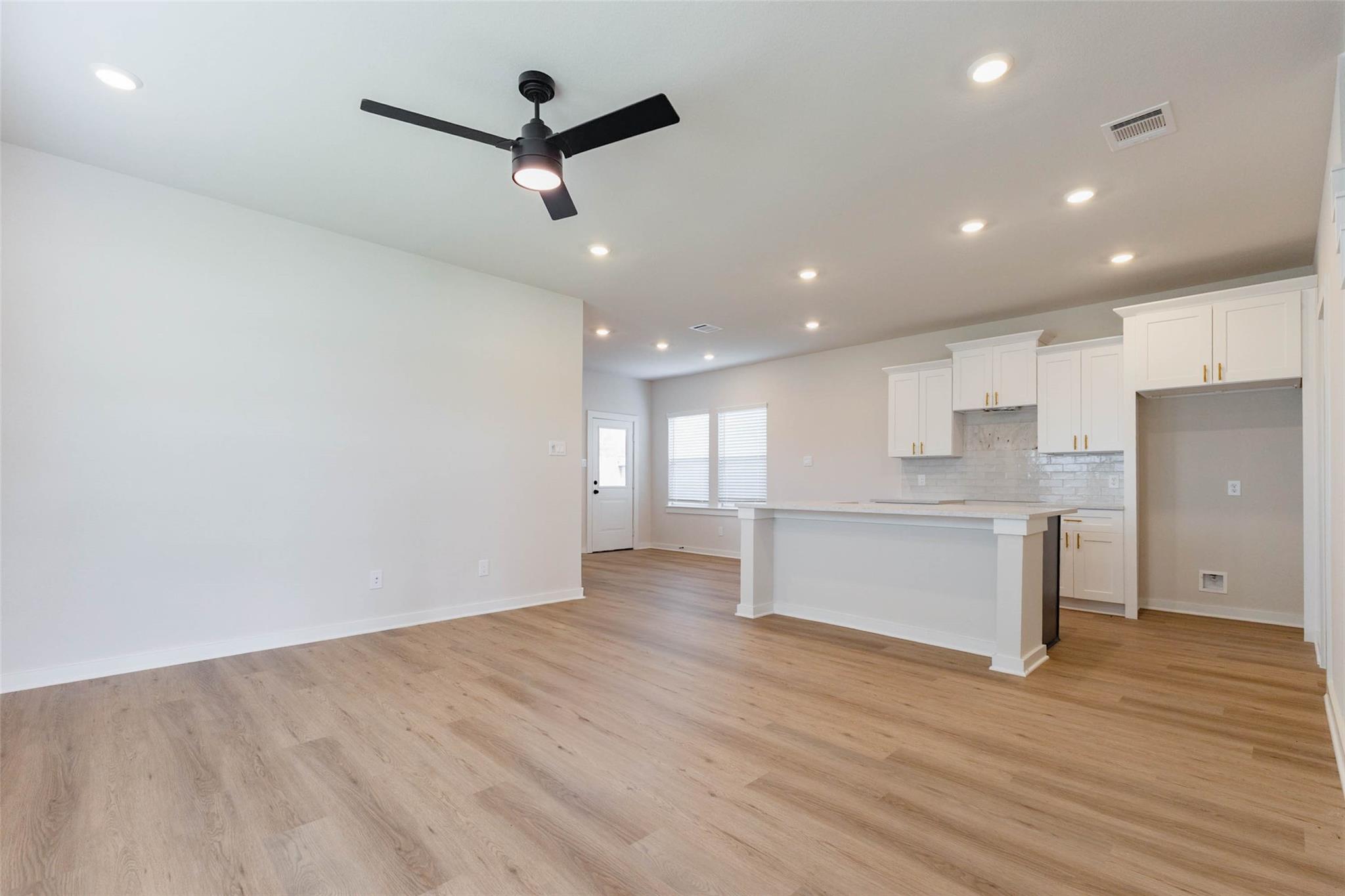 1007 Santee Ct Court Property Photo 11