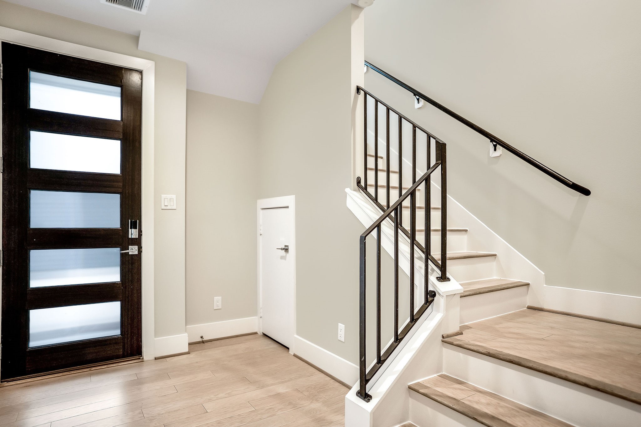 838 Fisher Street B Property Photo 6