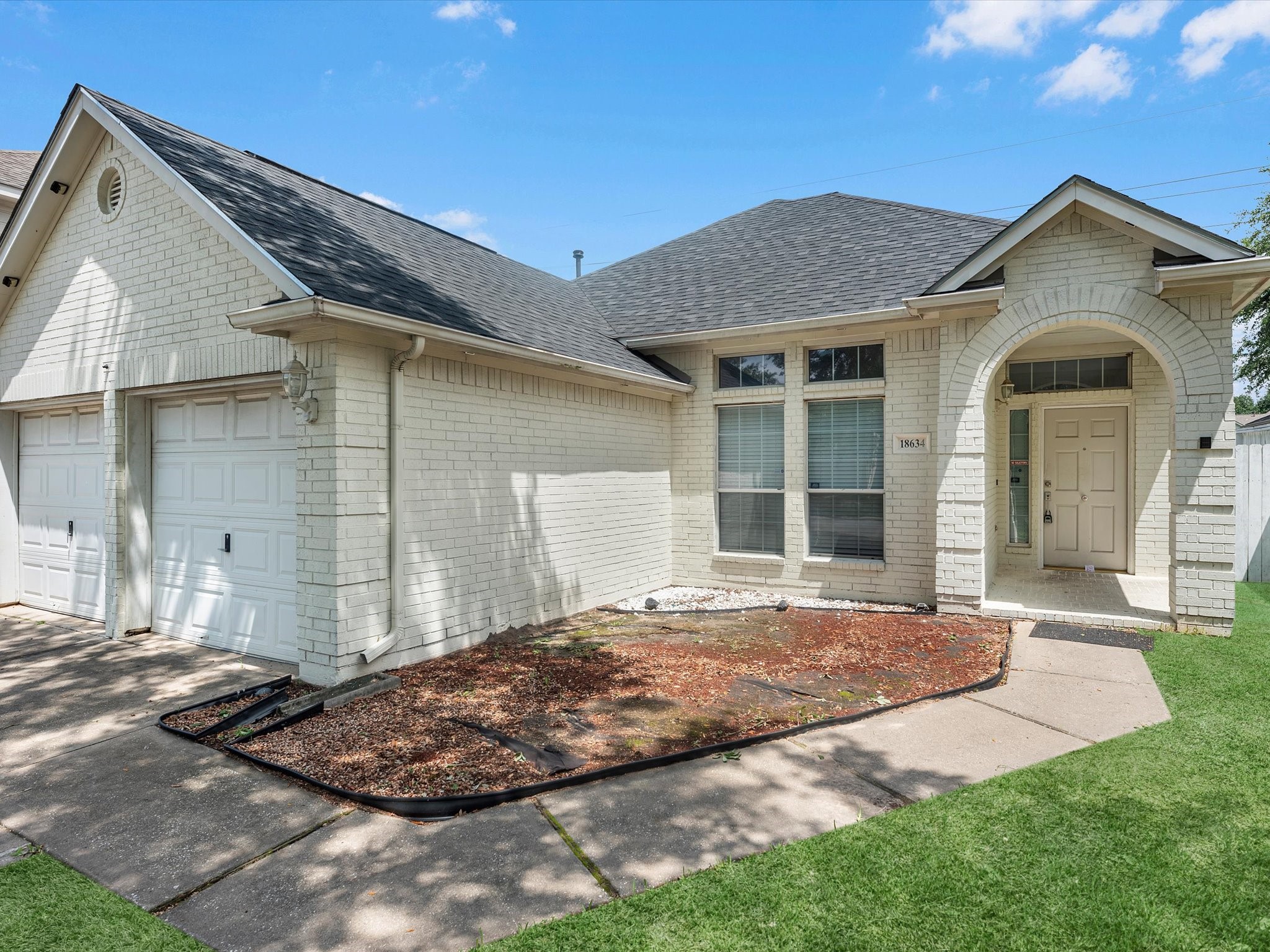 18634 S Wimbledon Drive Property Photo 3