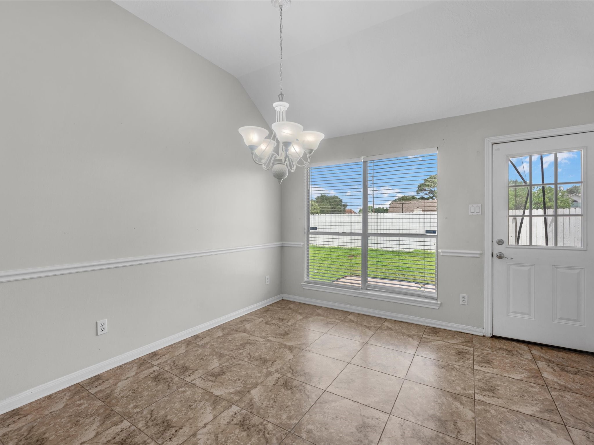 18634 S Wimbledon Drive Property Photo 11