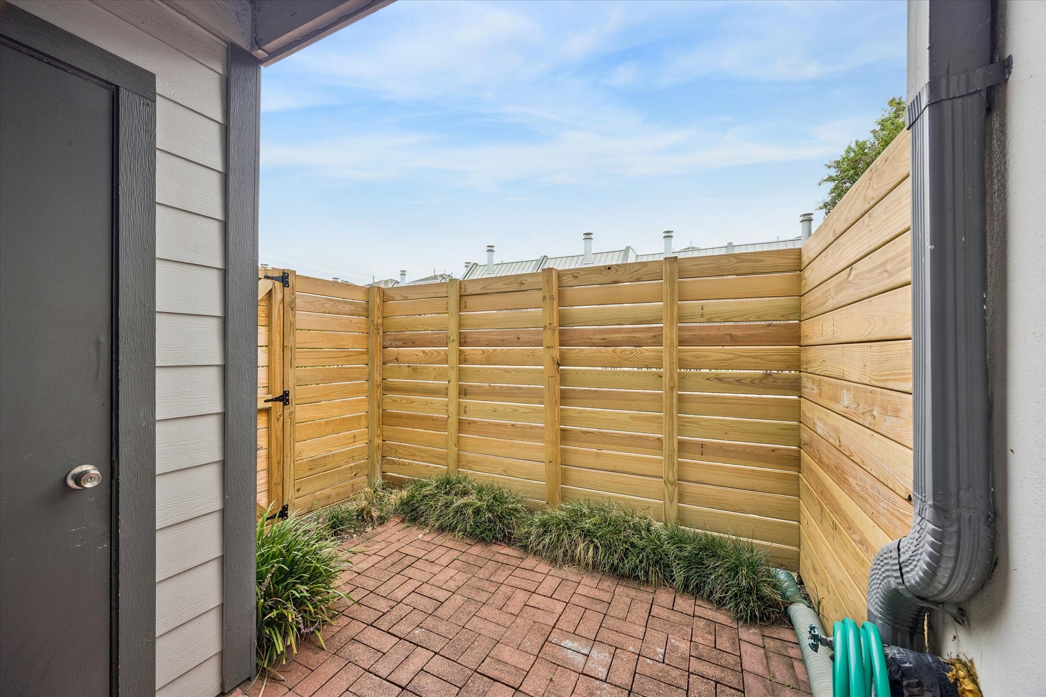5050 Glenmont Drive F5 Property Photo 10