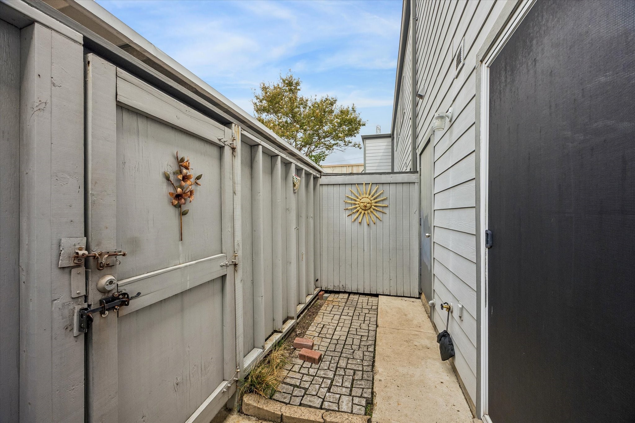 5050 Glenmont Drive F5 Property Photo 11