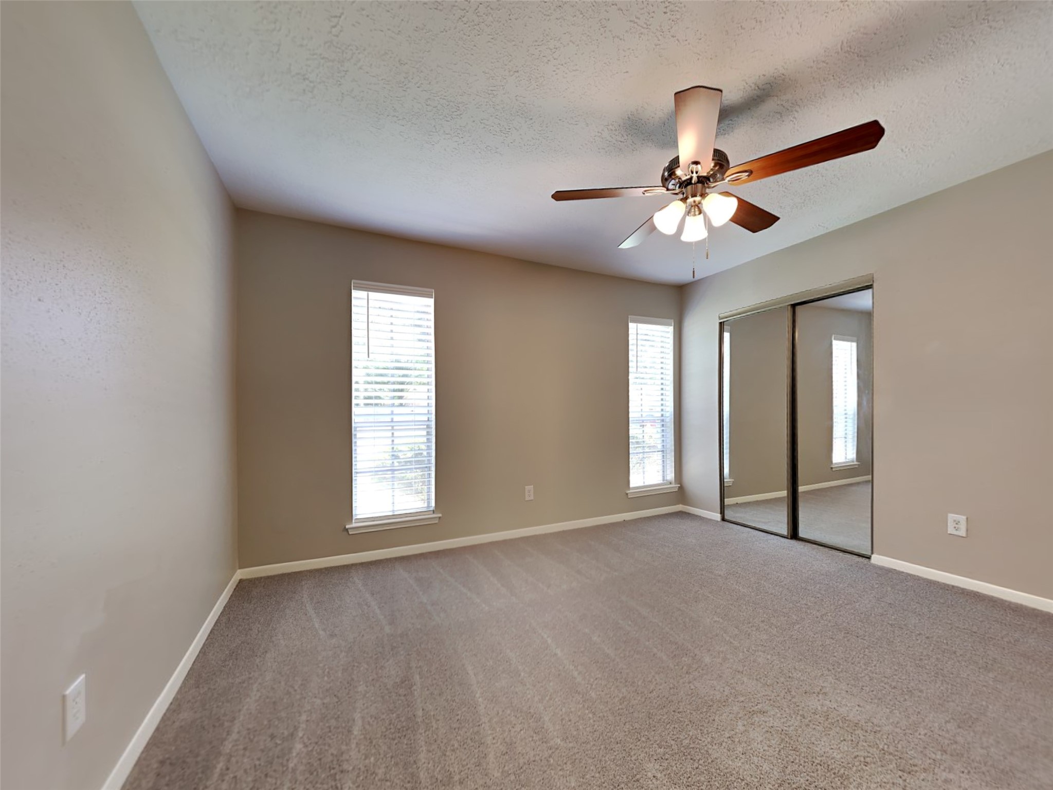 17623 Huntersglen Circle Property Photo 3