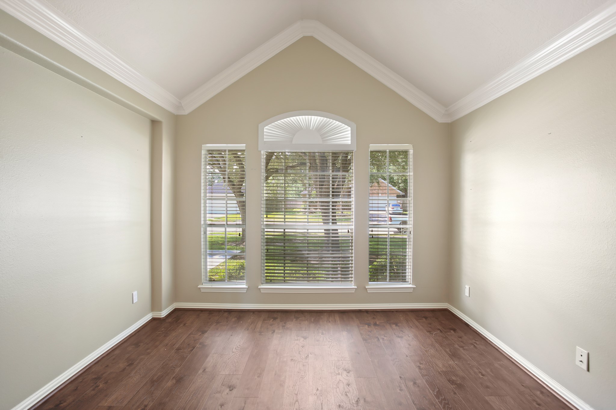 8305 Spinnaker Bay Lane Property Photo 4