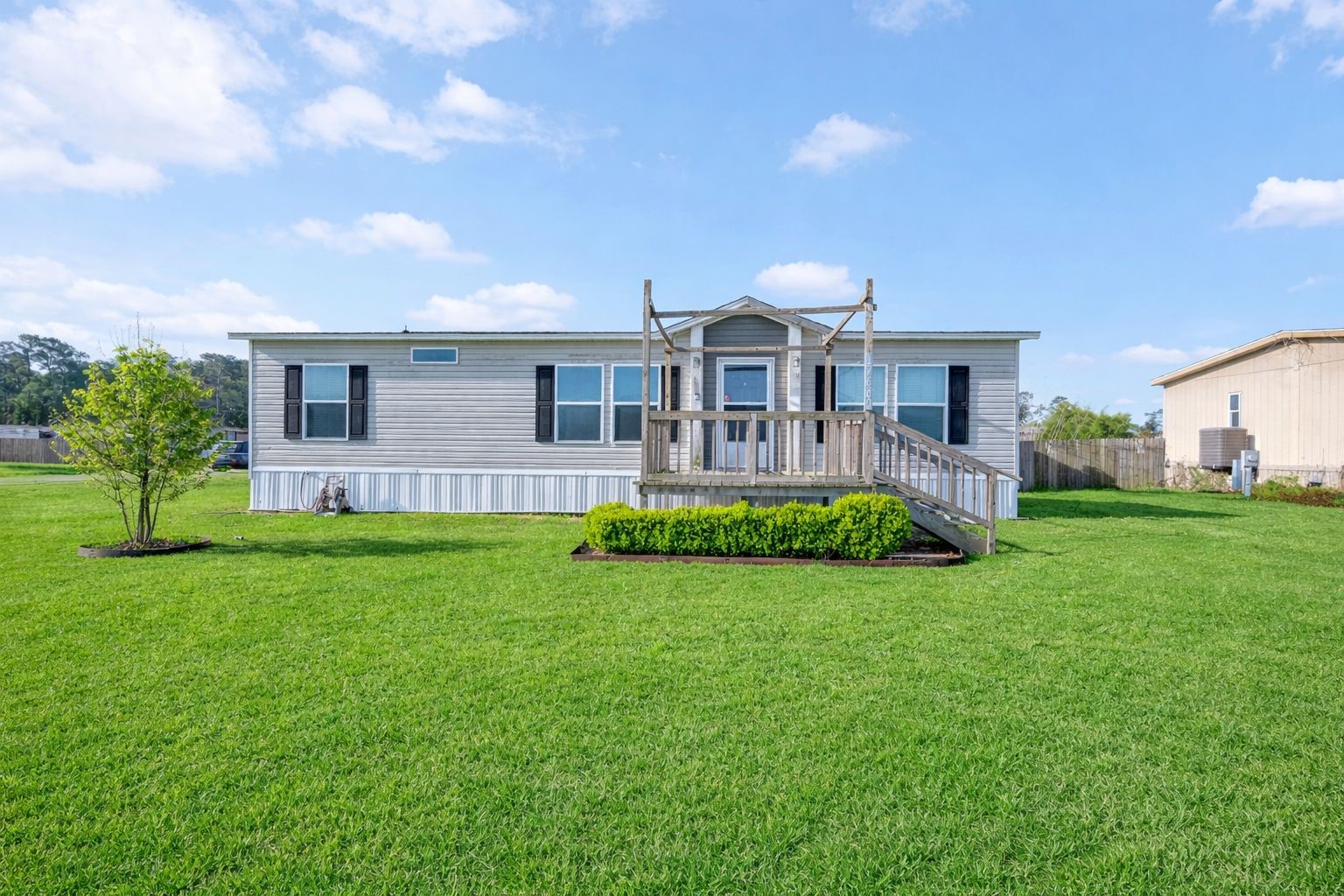 17680 Old Highway 105 E Property Photo 4