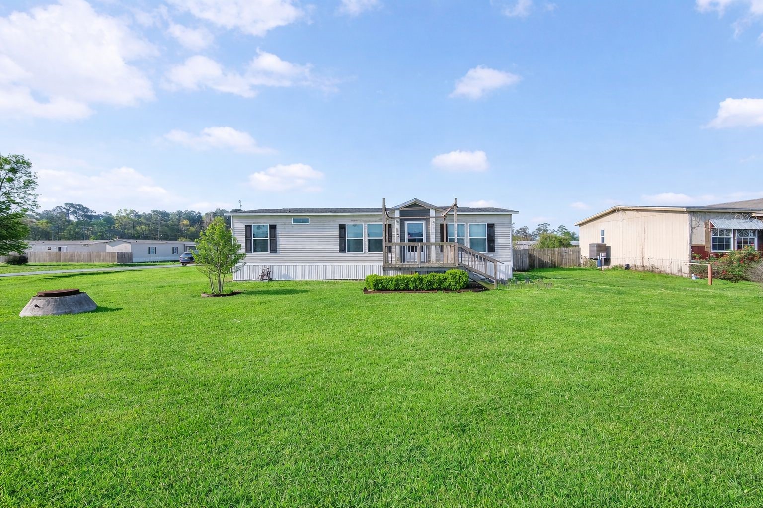 17680 Old Highway 105 E Property Photo 5