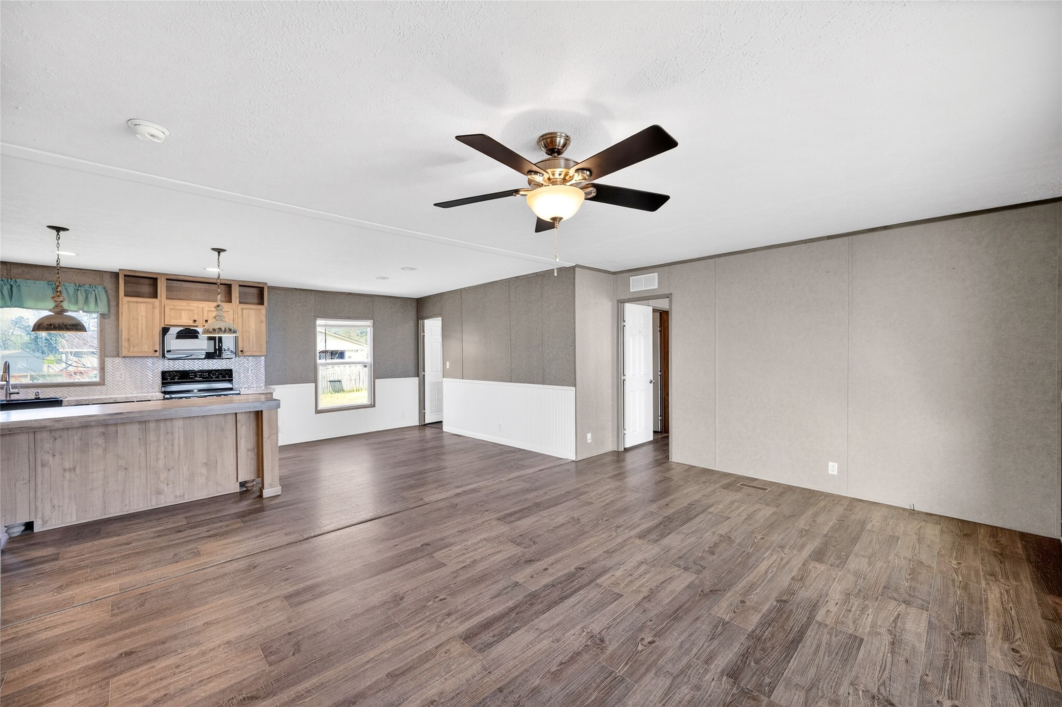 17680 Old Highway 105 E Property Photo 10