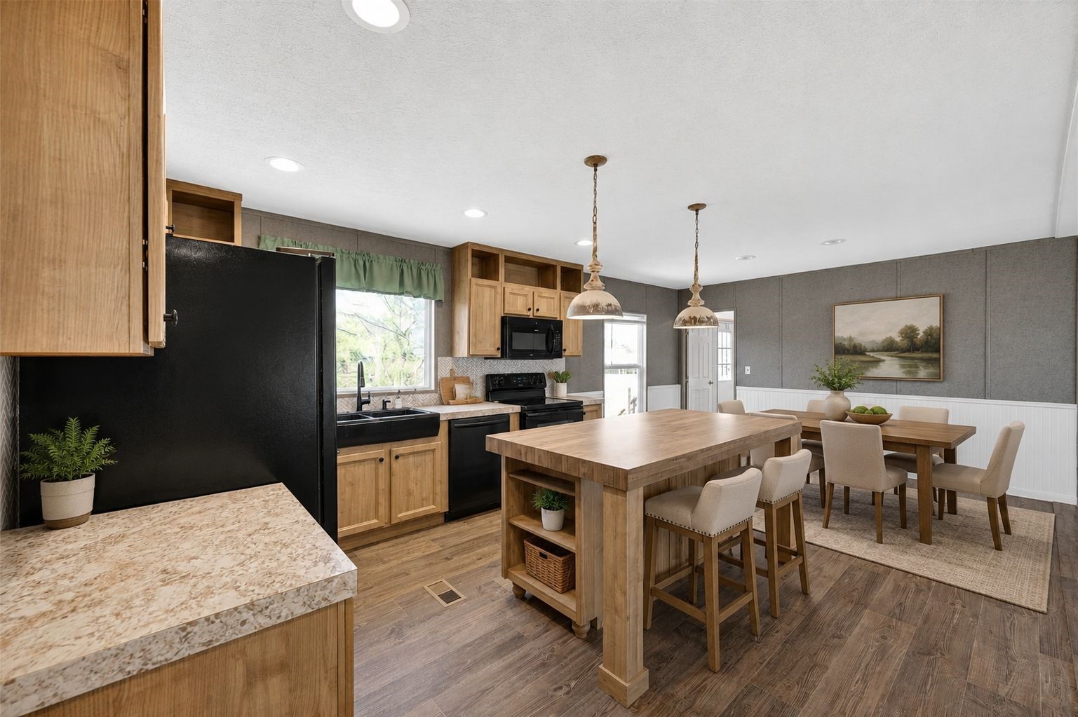 17680 Old Highway 105 E Property Photo 13