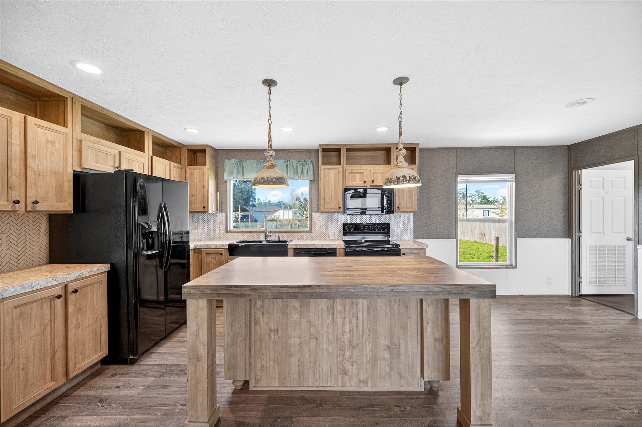 17680 Old Highway 105 E Property Photo 14