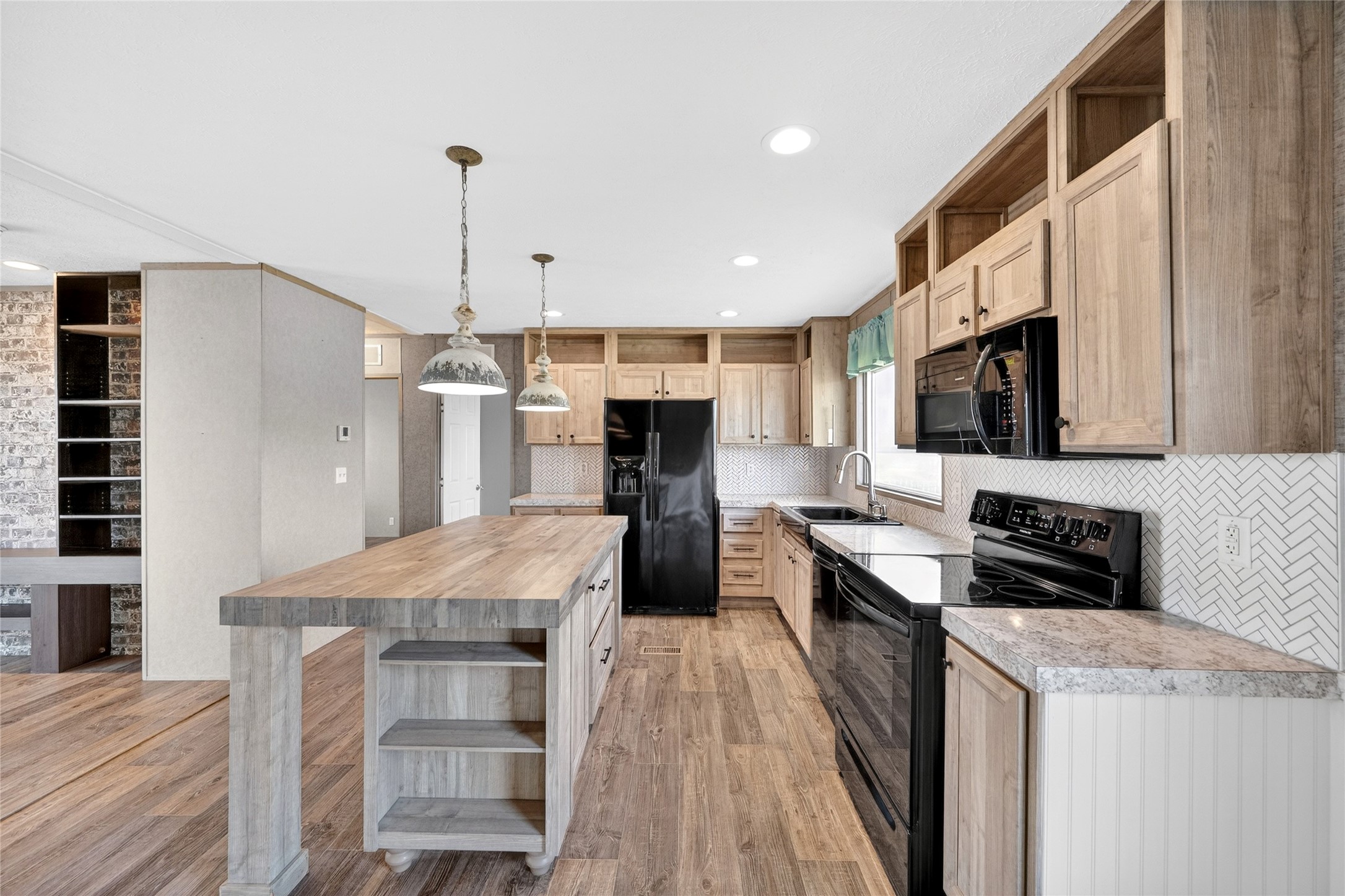 17680 Old Highway 105 E Property Photo 17
