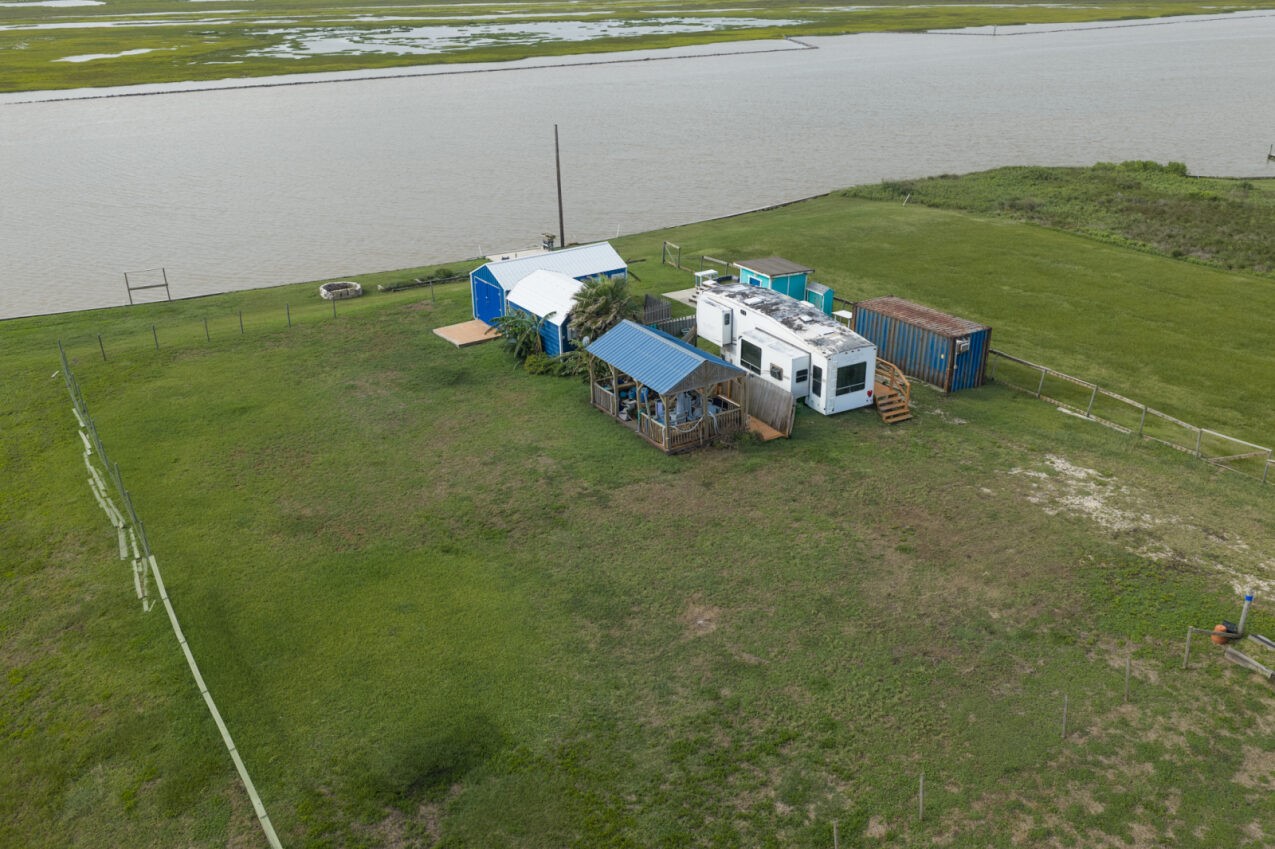 983 Canal Drive Property Photo 1