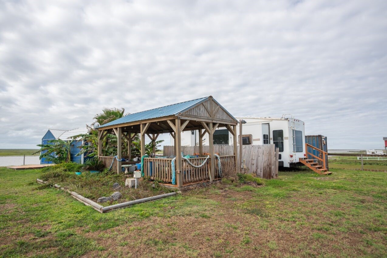 983 Canal Drive Property Photo 4