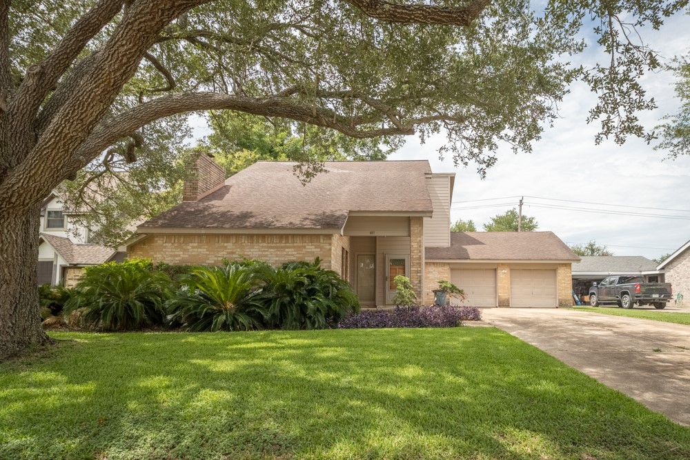 407 Hedgecroft Drive Property Photo 1