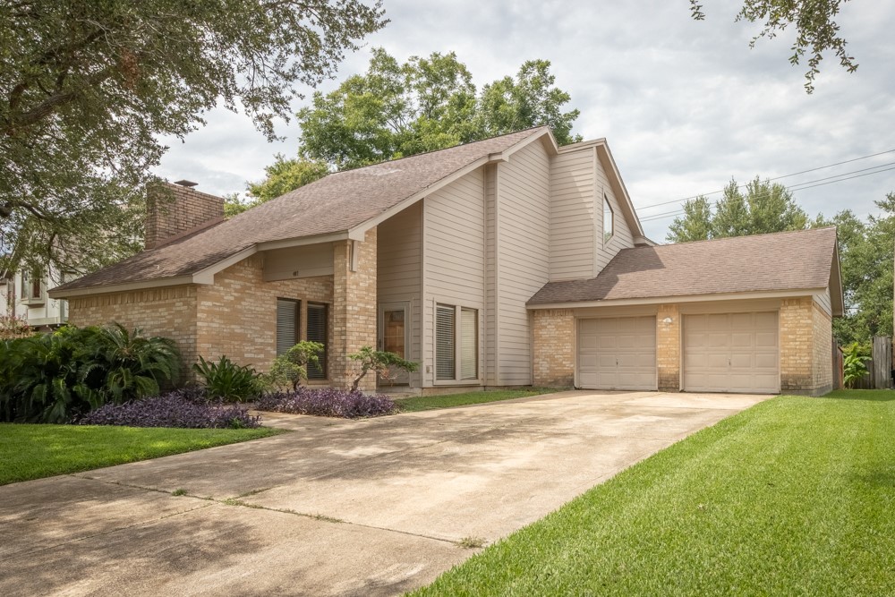 407 Hedgecroft Drive Property Photo 2