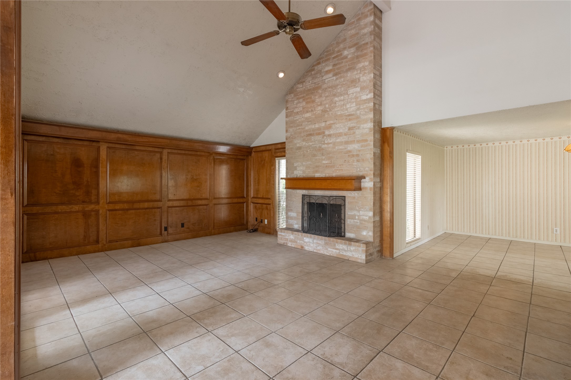 407 Hedgecroft Drive Property Photo 3