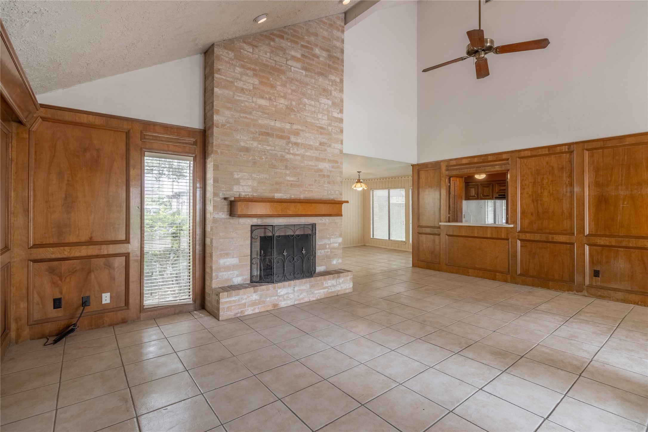 407 Hedgecroft Drive Property Photo 4