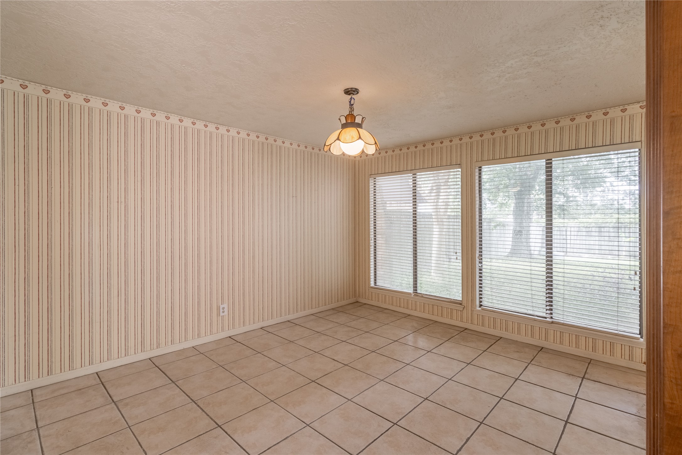 407 Hedgecroft Drive Property Photo 6