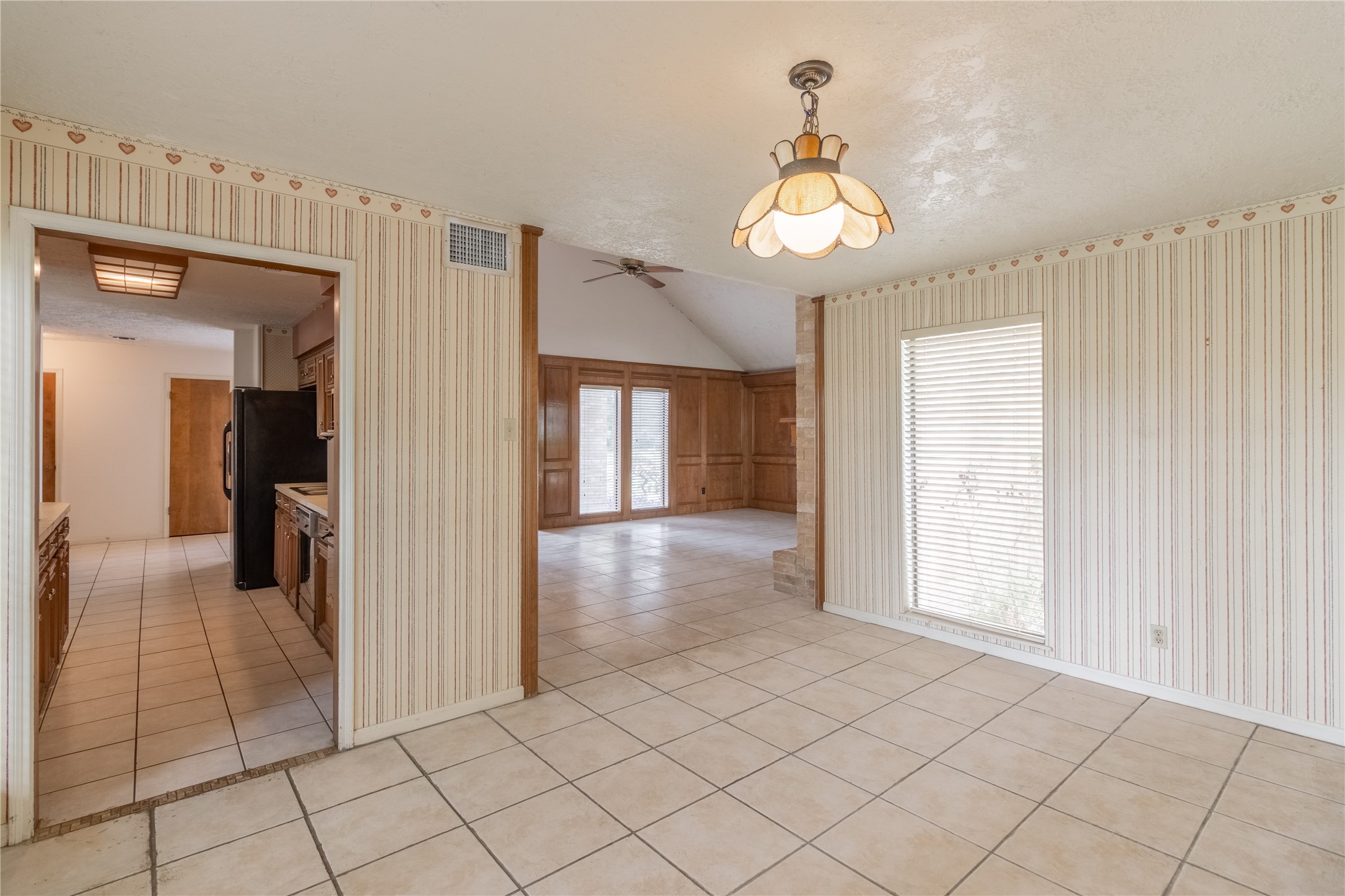 407 Hedgecroft Drive Property Photo 7