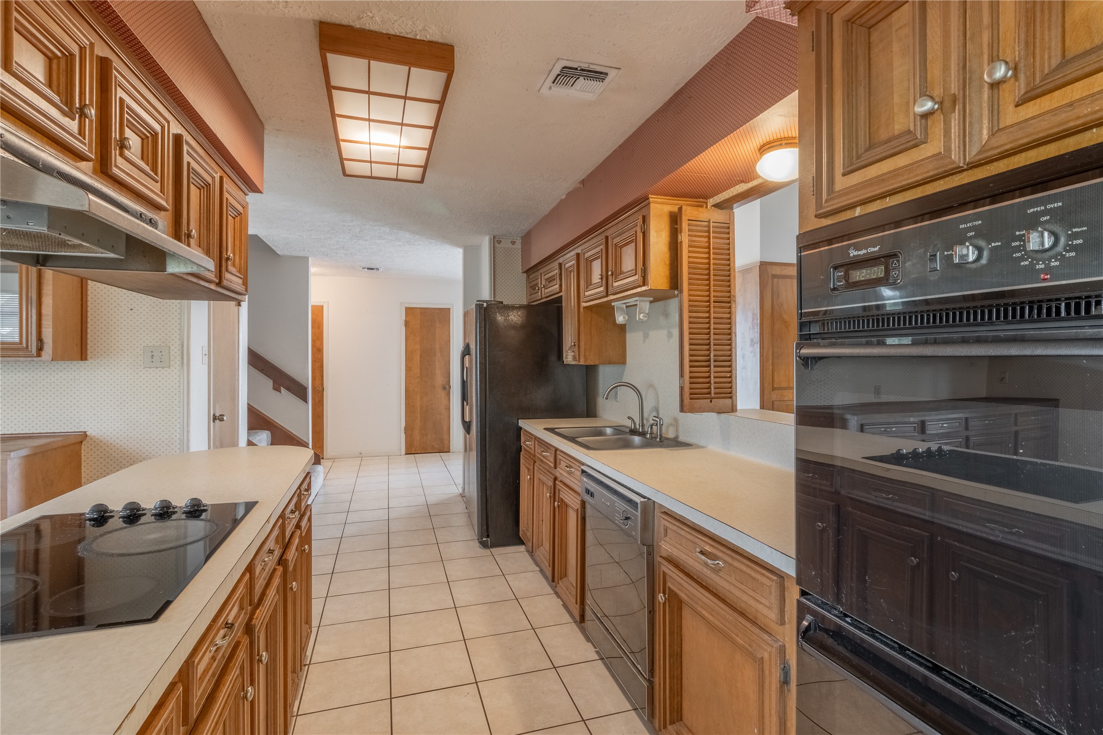 407 Hedgecroft Drive Property Photo 8