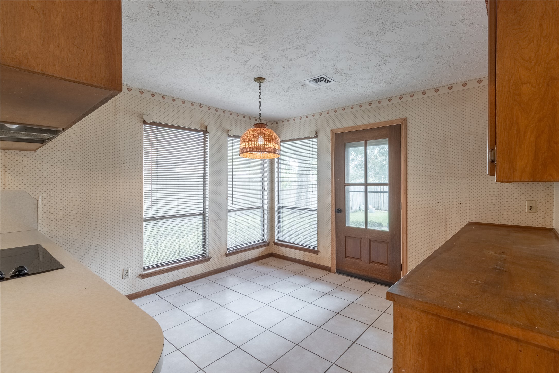 407 Hedgecroft Drive Property Photo 10