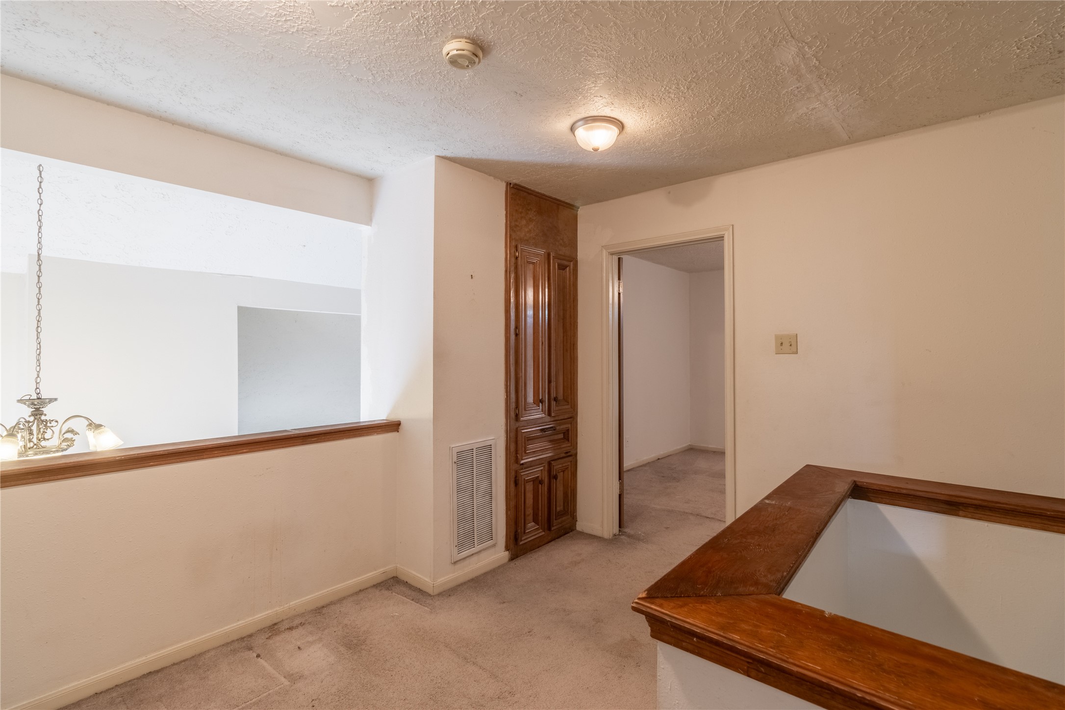 407 Hedgecroft Drive Property Photo 12