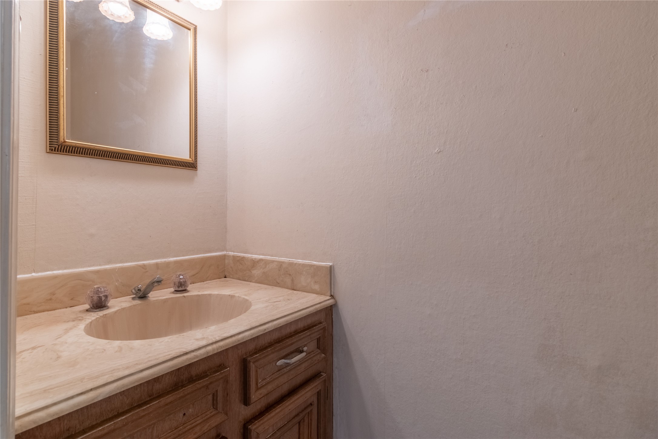 407 Hedgecroft Drive Property Photo 14