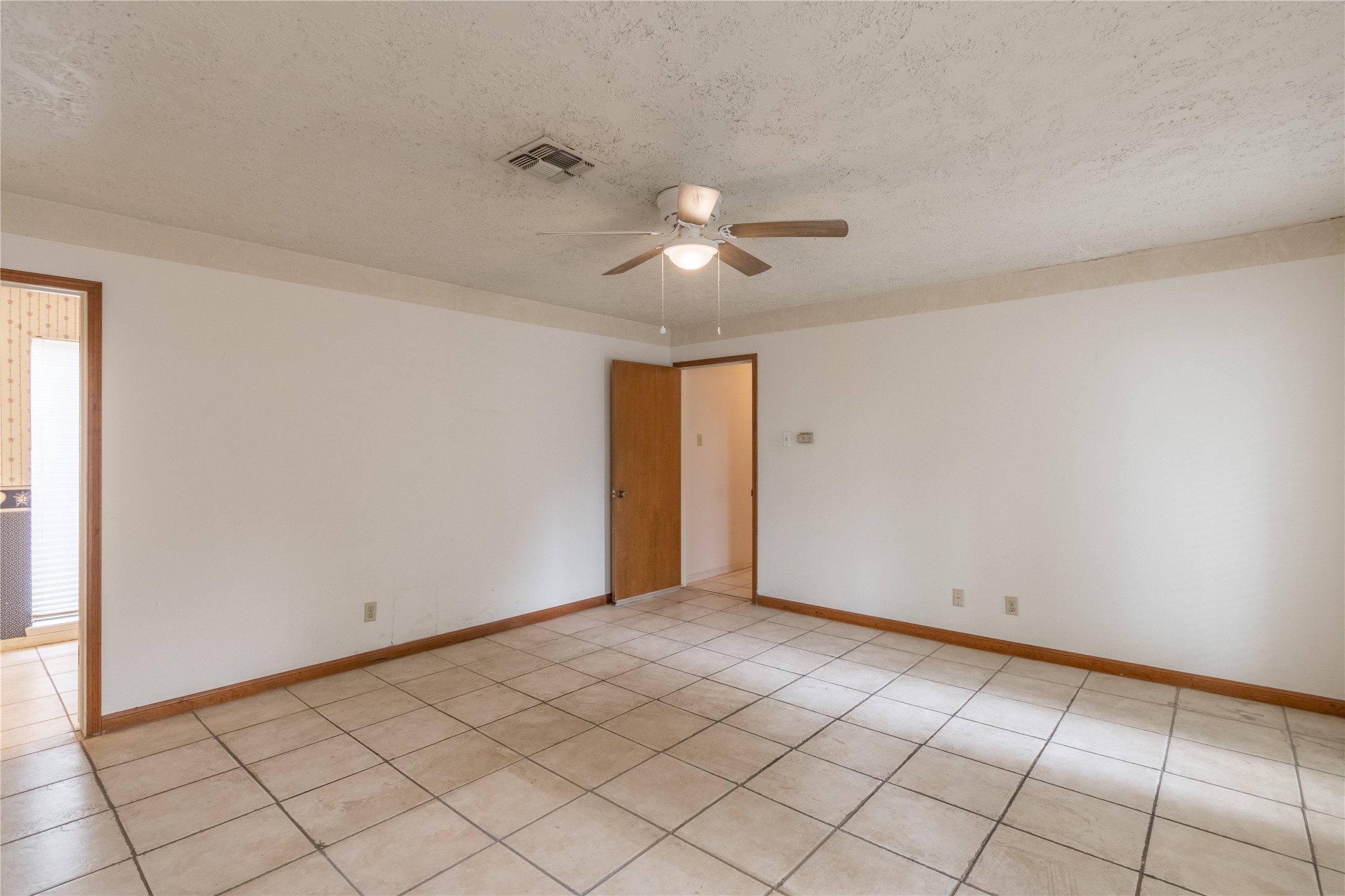 407 Hedgecroft Drive Property Photo 17