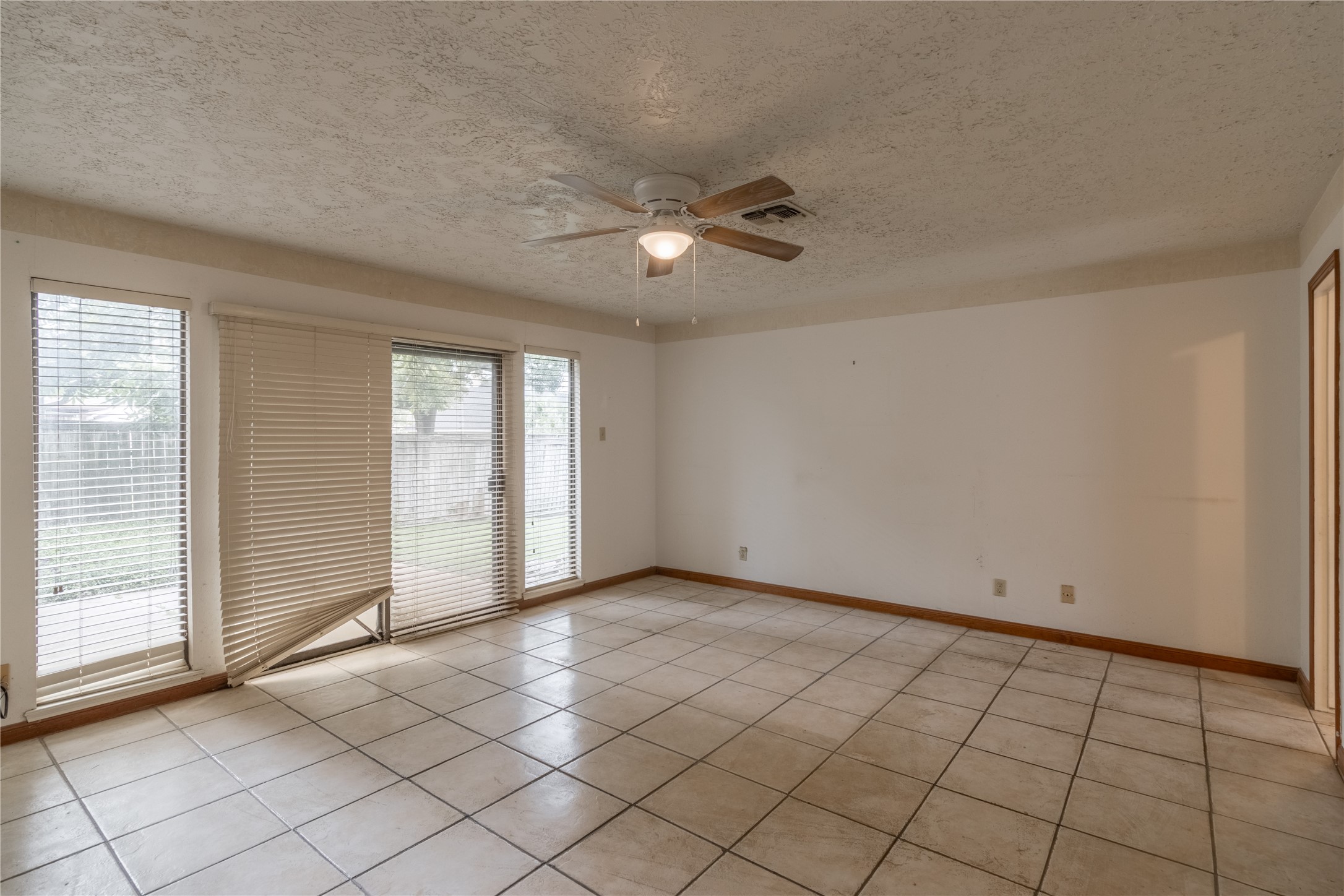 407 Hedgecroft Drive Property Photo 18