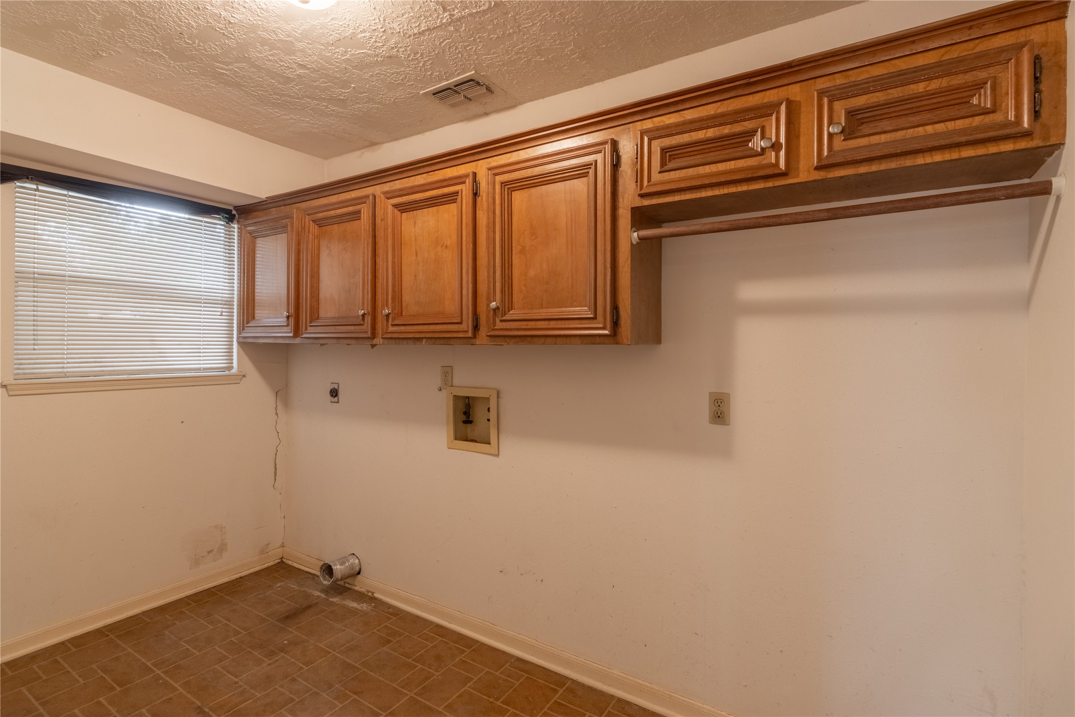 407 Hedgecroft Drive Property Photo 19