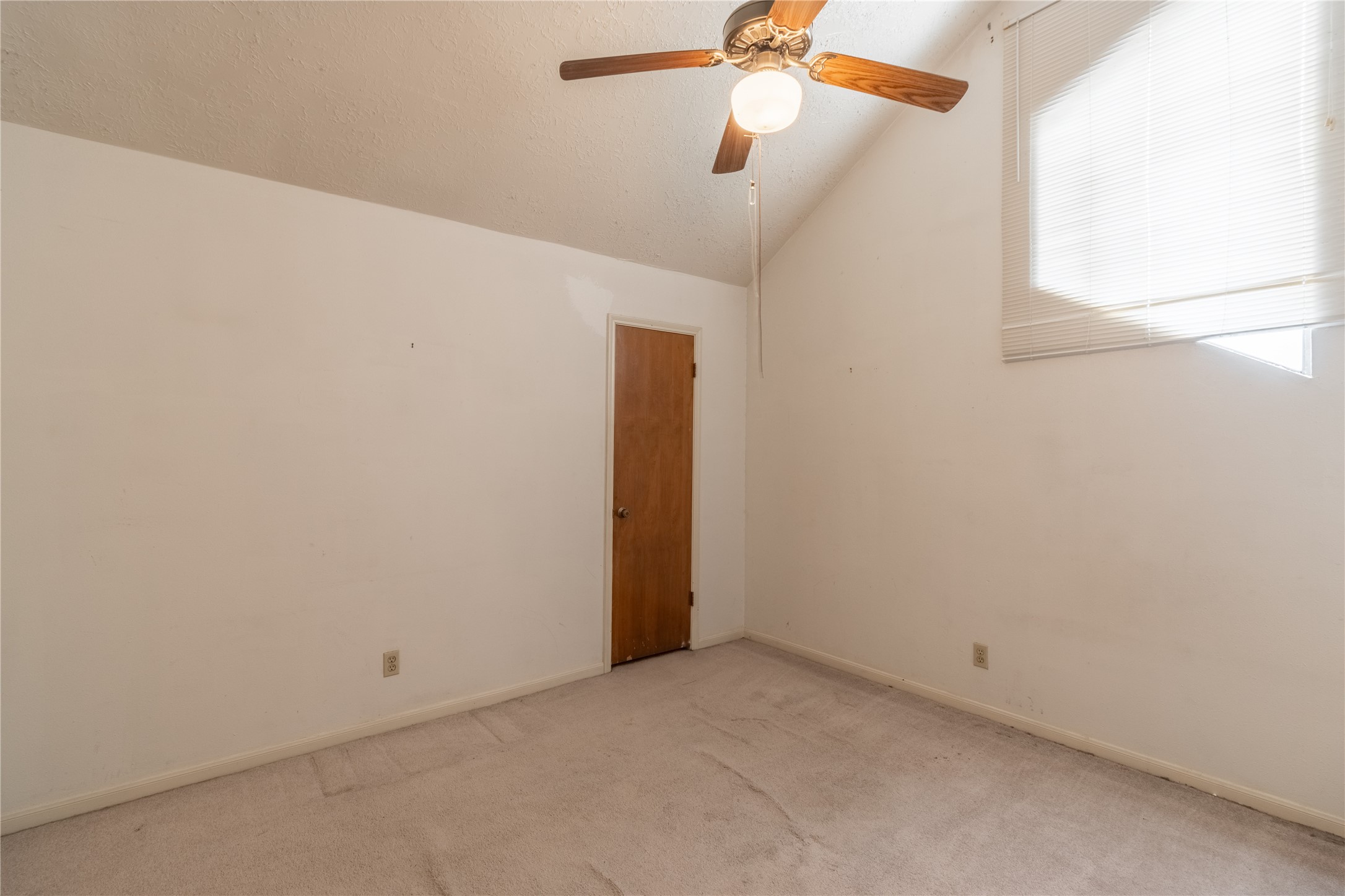 407 Hedgecroft Drive Property Photo 21