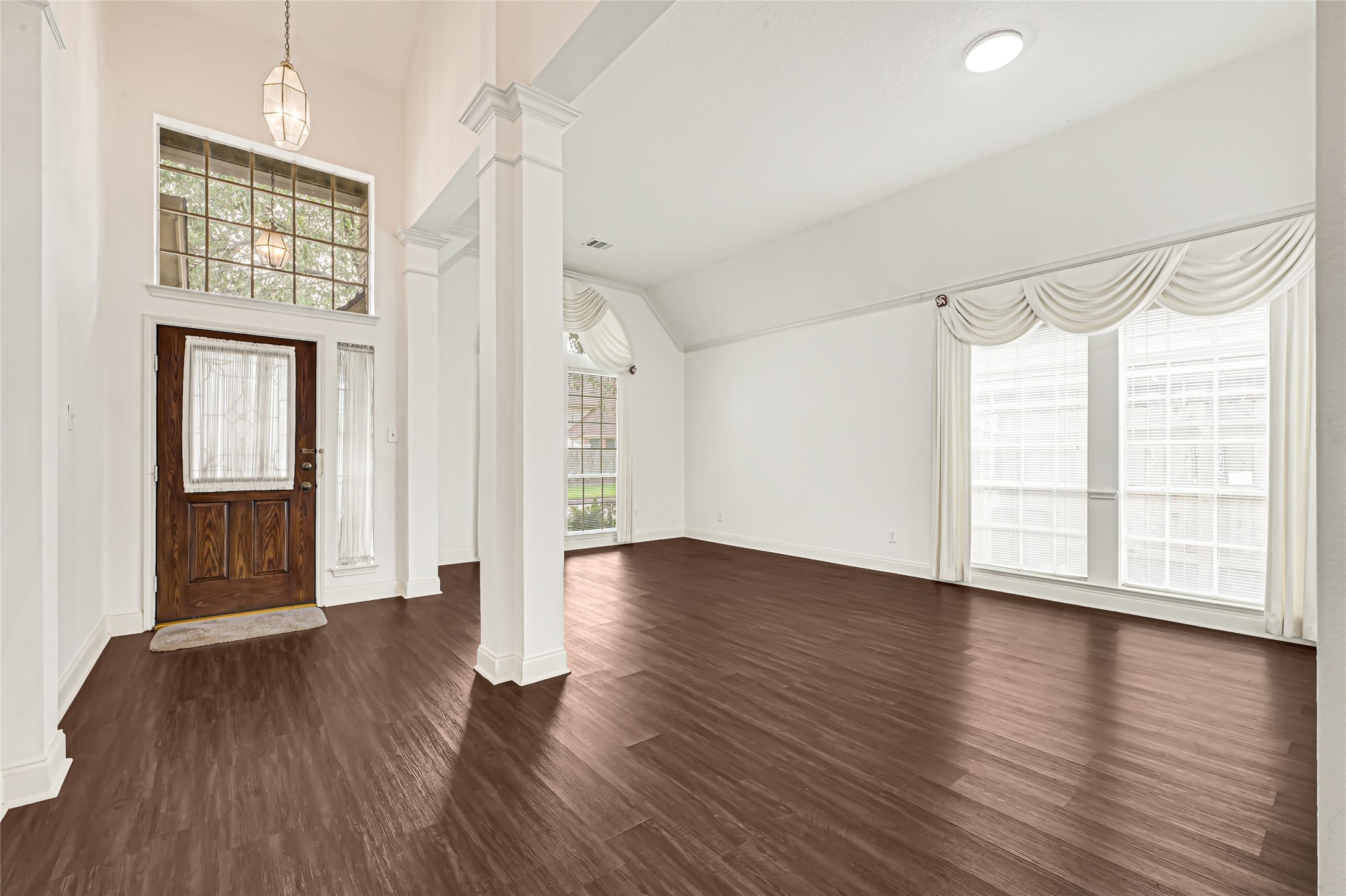 8911 Lawncliff Lane Property Photo 12