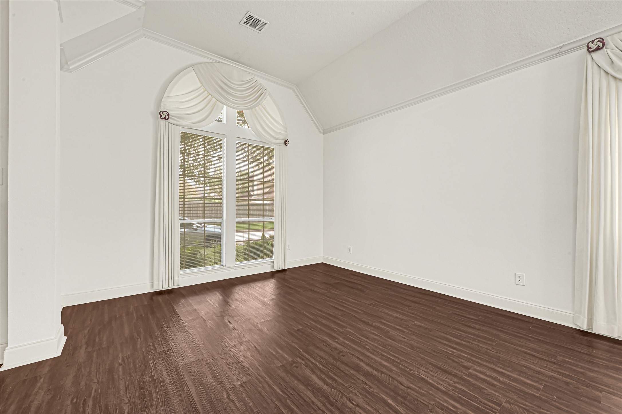 8911 Lawncliff Lane Property Photo 13