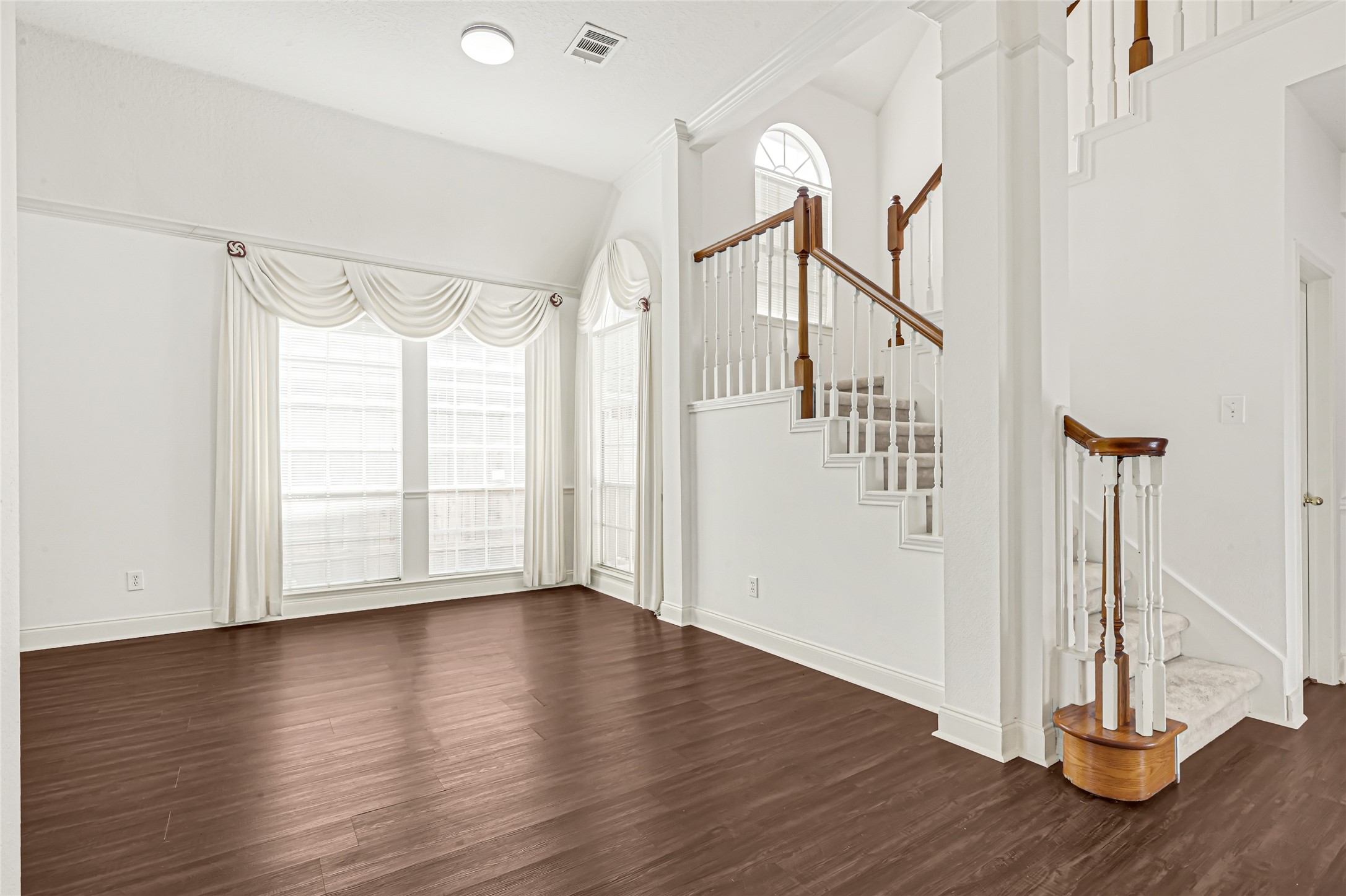 8911 Lawncliff Lane Property Photo 15