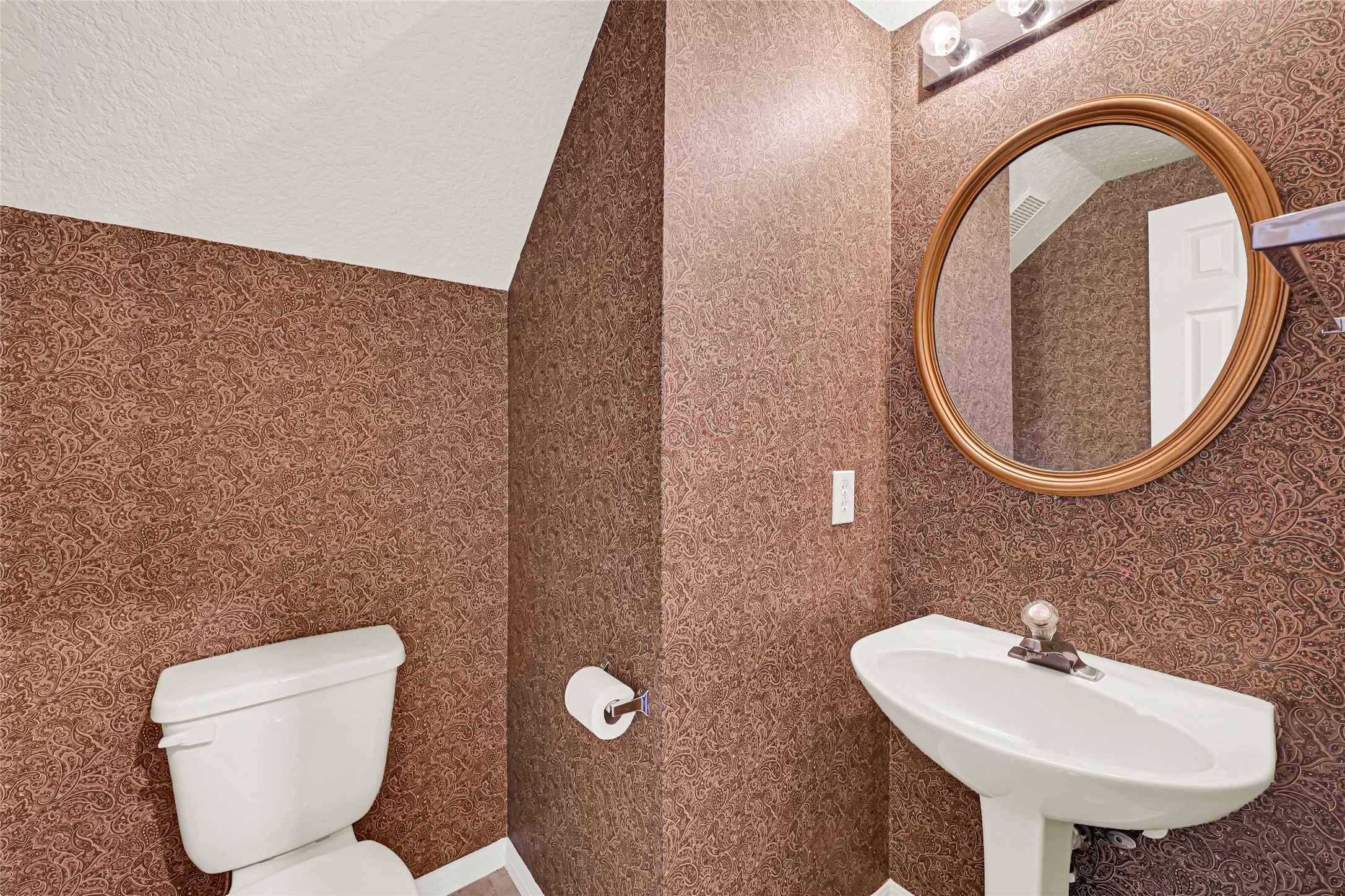 8911 Lawncliff Lane Property Photo 32