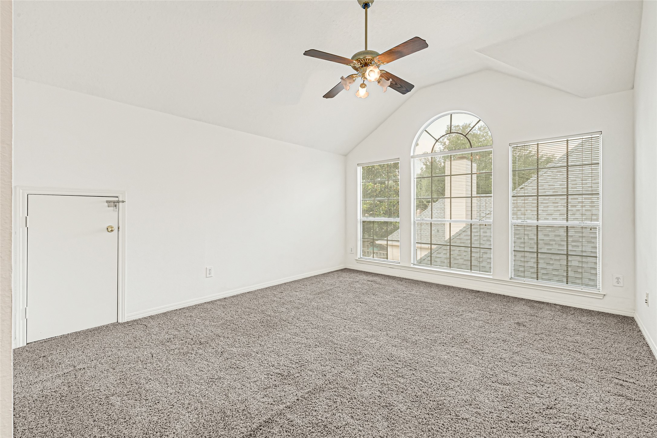 8911 Lawncliff Lane Property Photo 33